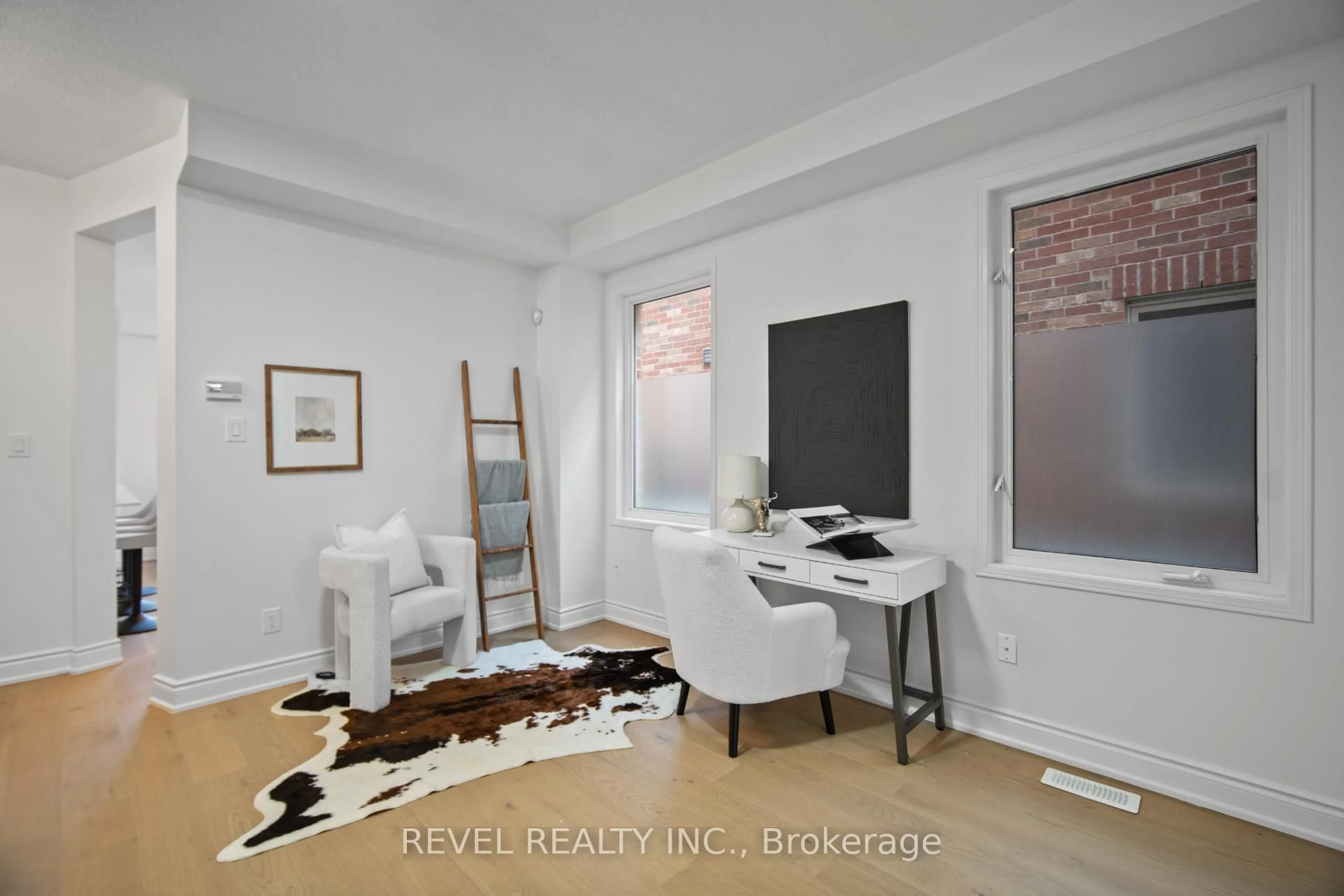 A pic of a room for 580 Courtney Valley Rd, Mississauga Ontario L5V 0C2