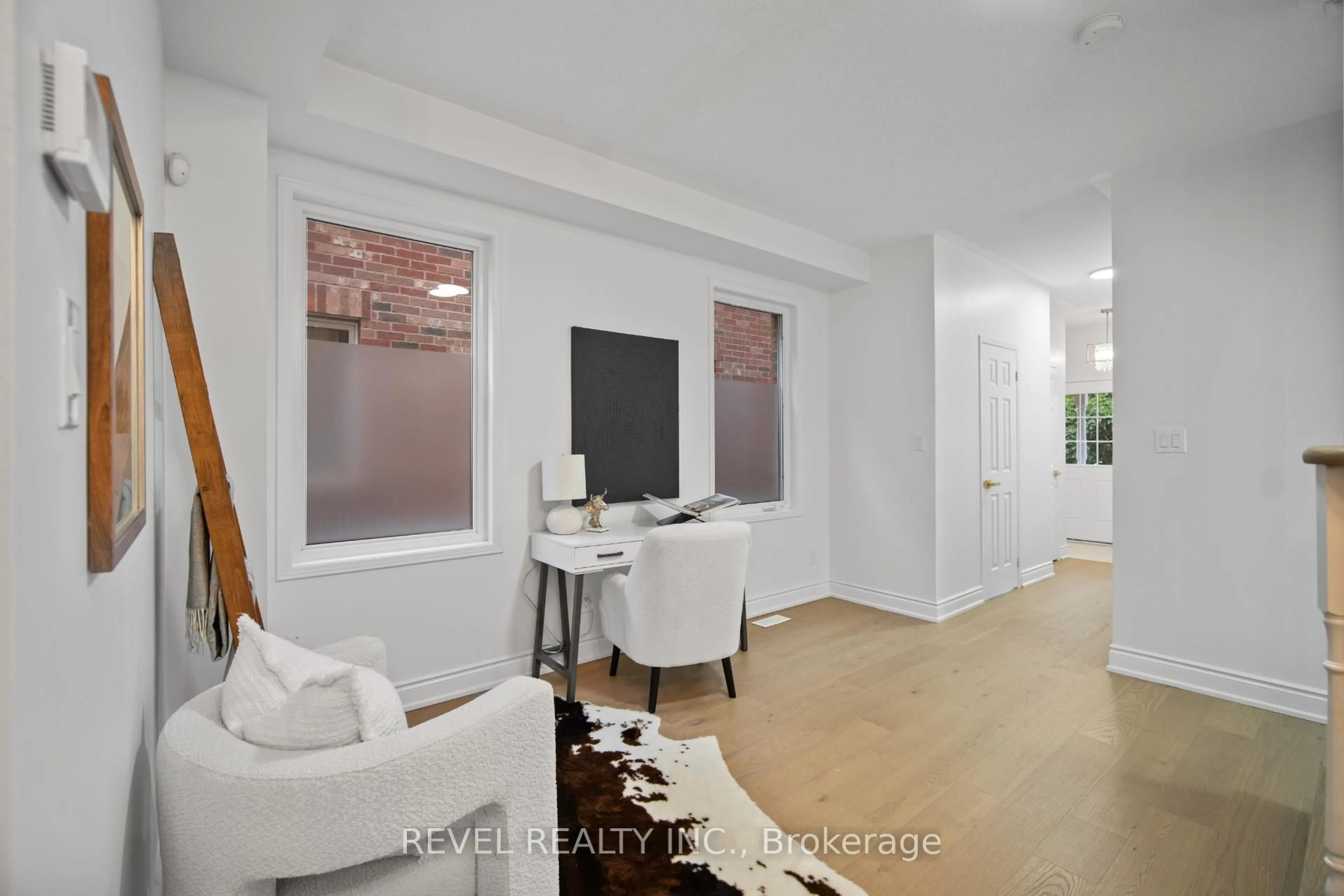 Unknown for 580 Courtney Valley Rd, Mississauga Ontario L5V 0C2