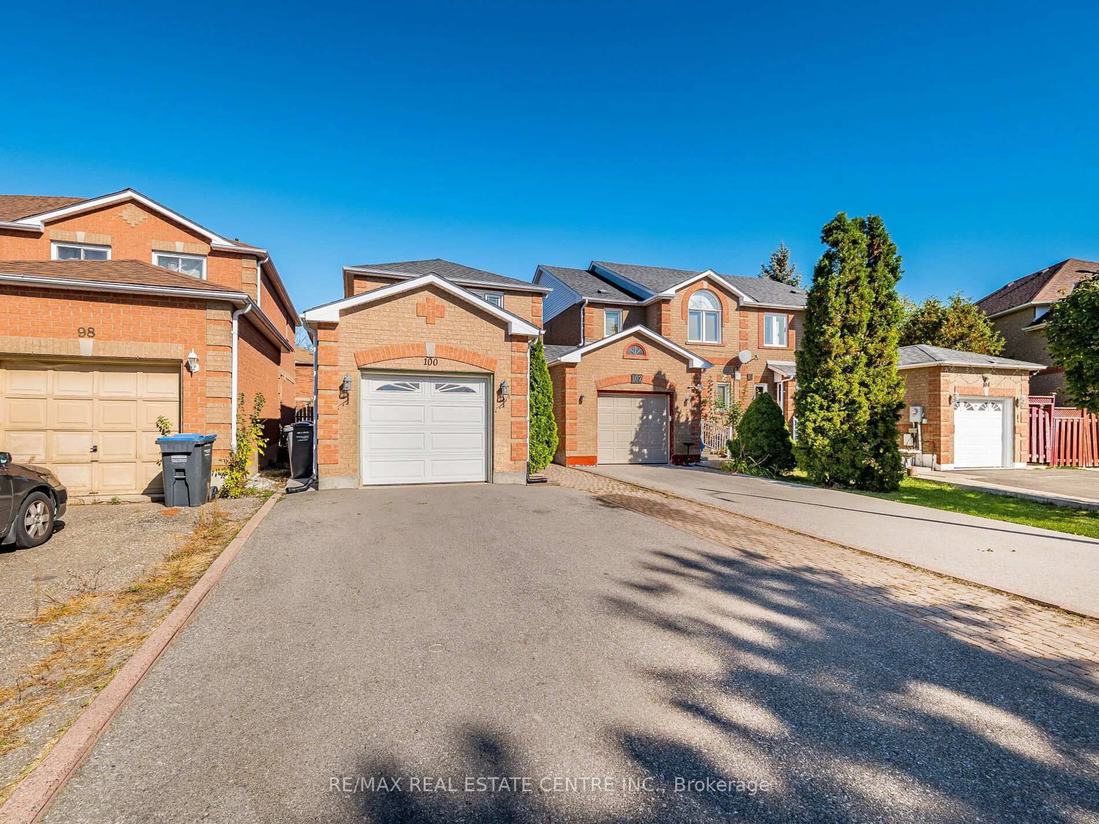 A pic from outside/outdoor area/front of a property/back of a property/a pic from drone, street for 100 White Tail Cres, Brampton Ontario L6Y 5B9