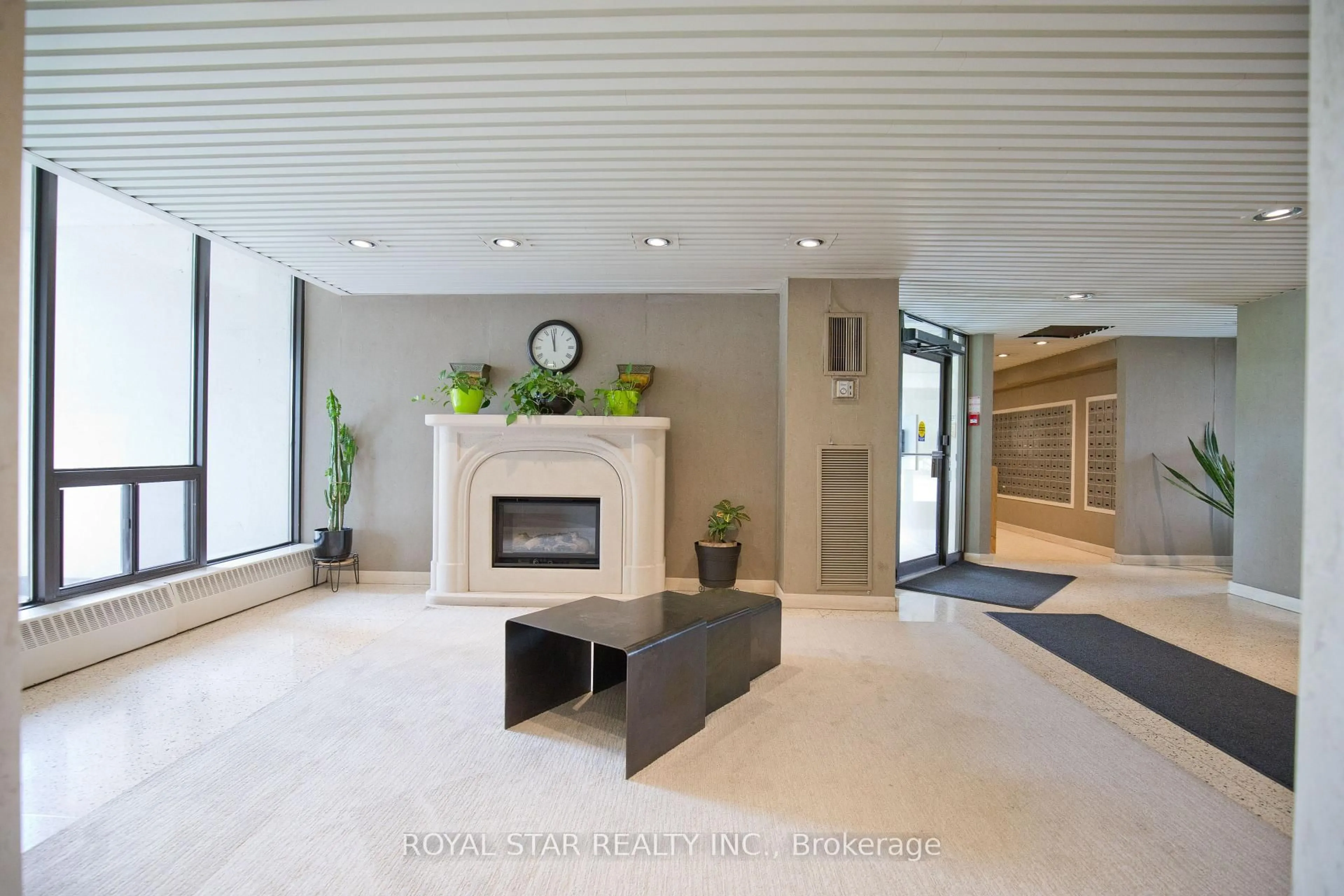 Unknown for 1535 Lakeshore Rd #1607, Mississauga Ontario L5E 3E2