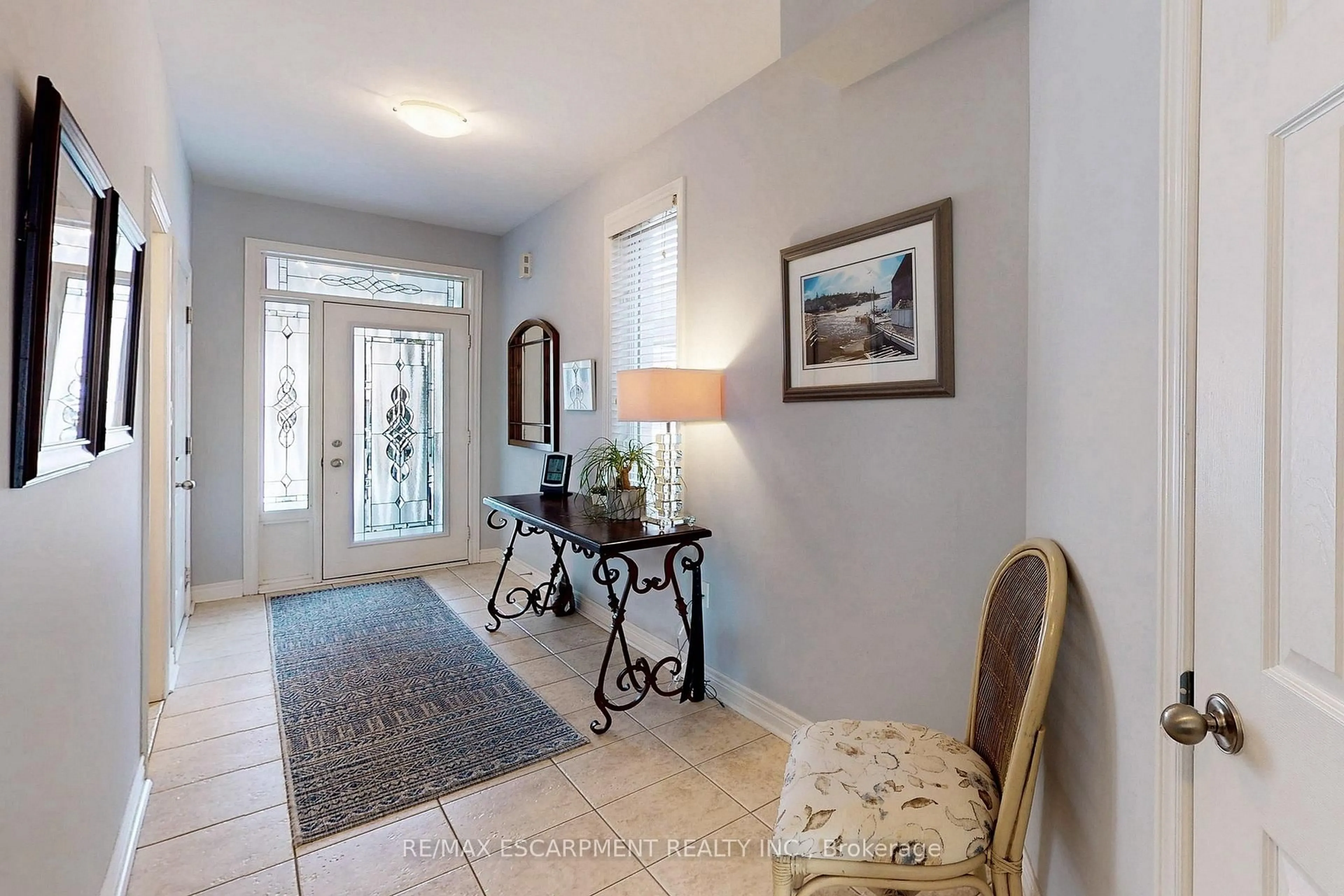 Indoor entryway for 4176 Saunders Cres, Burlington Ontario L7M 0B3