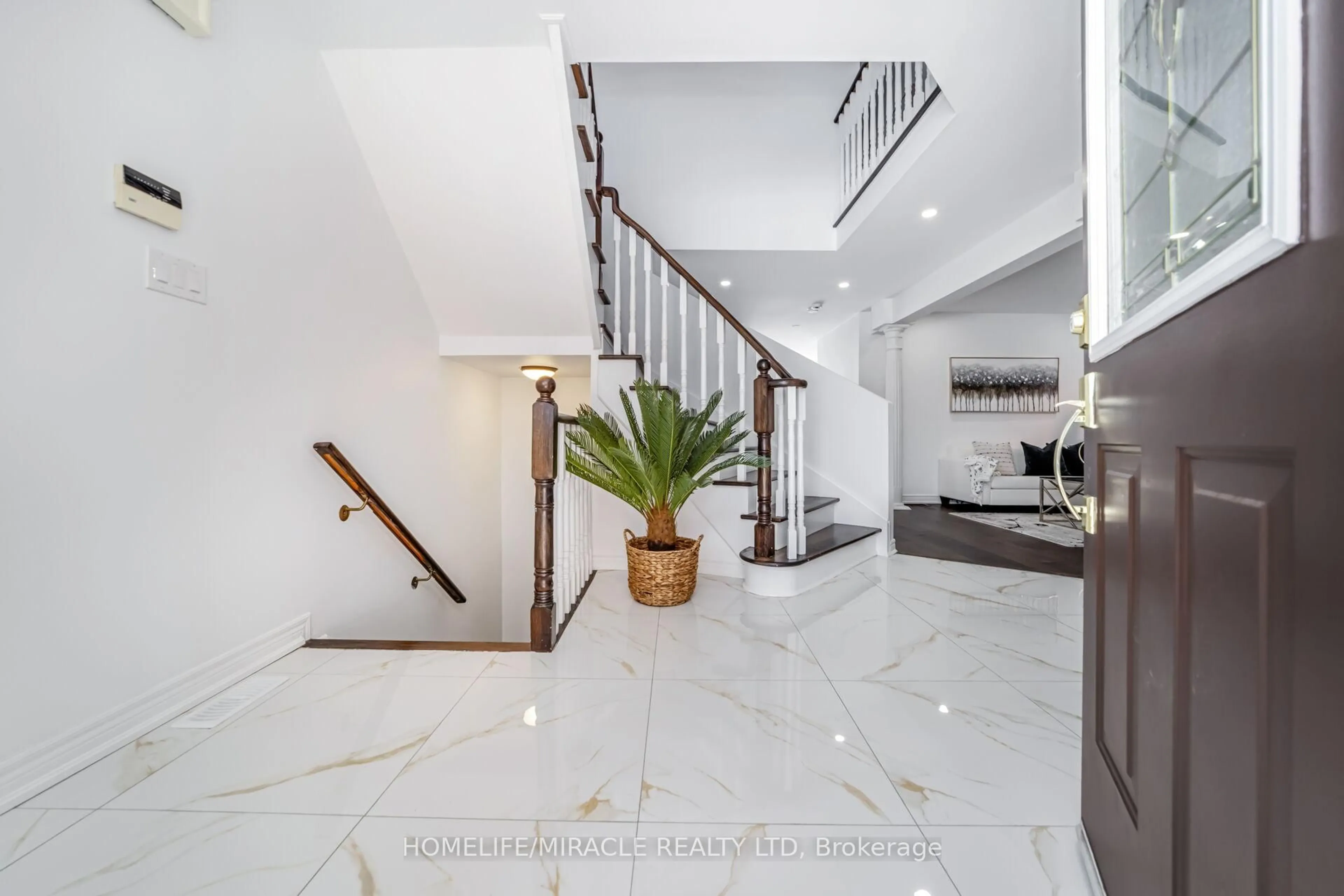 Indoor foyer for 49 Cross Country Blvd, Caledon Ontario L7E 2N6