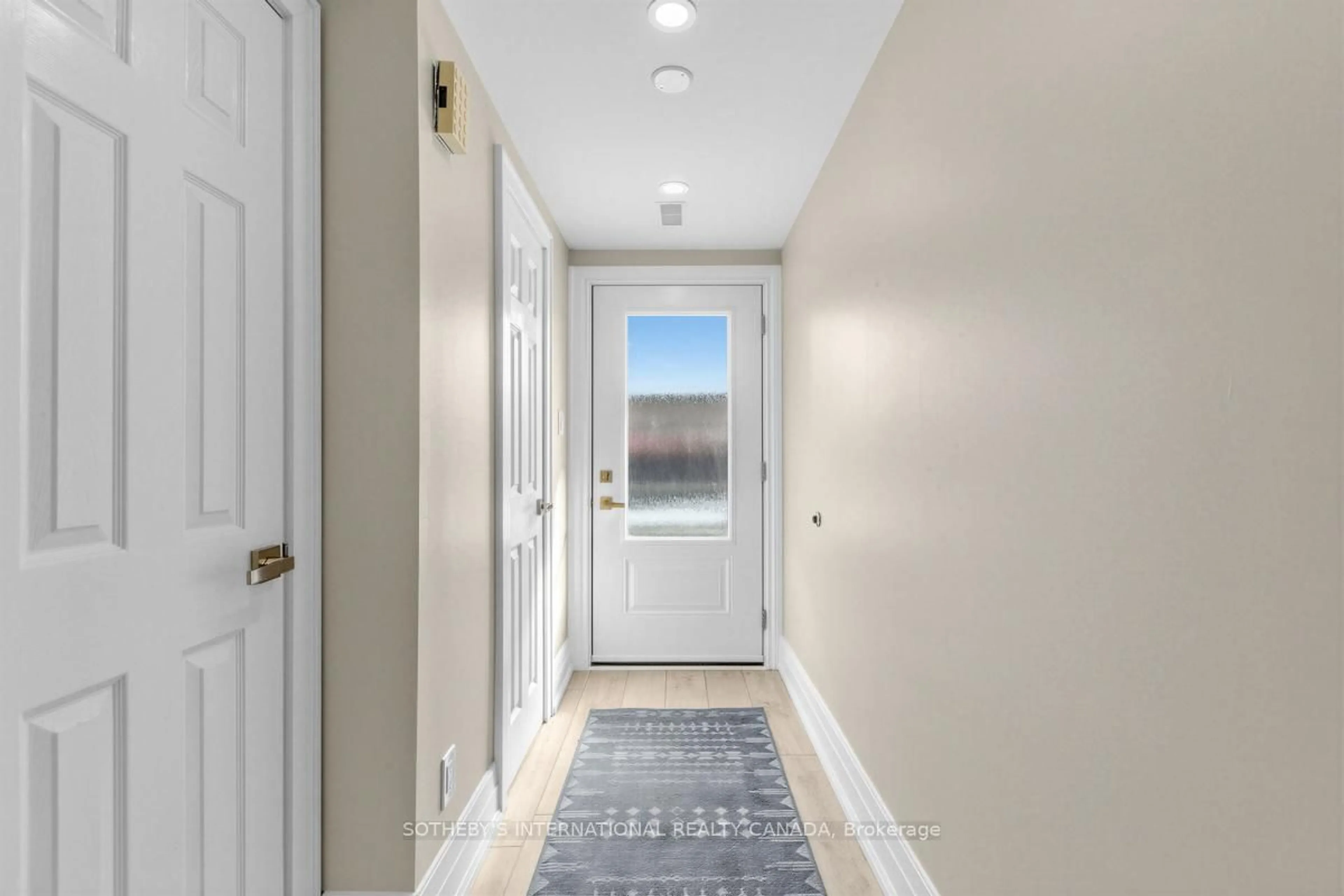 Indoor entryway for 30 Heslop Rd #31, Milton Ontario L9T 1B3