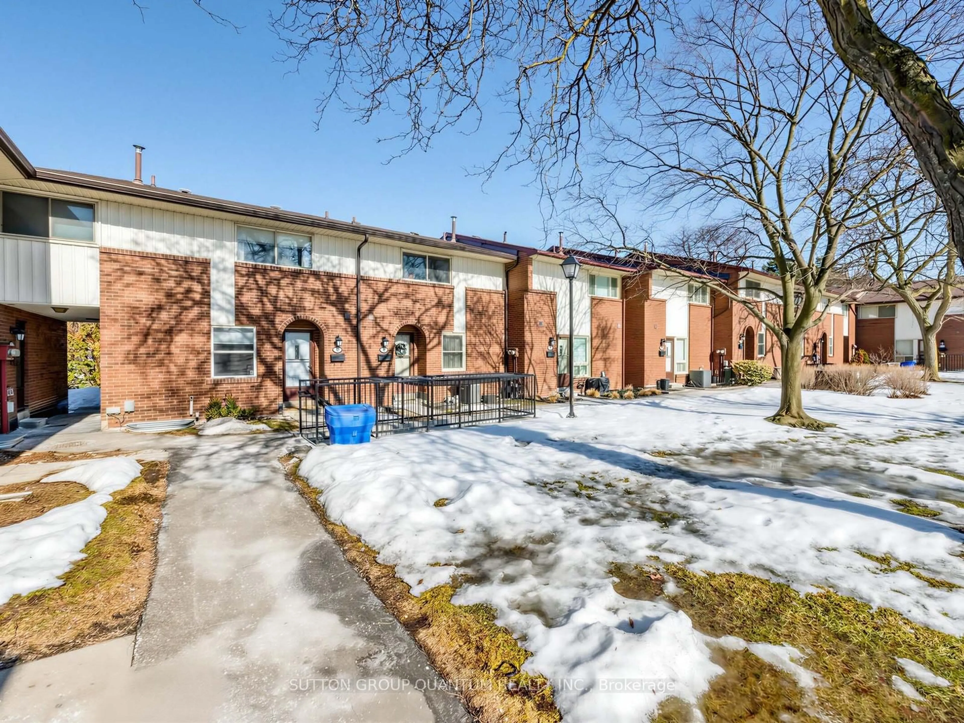 Unknown for 3665 Flamewood Dr #30, Mississauga Ontario L4Y 3P5