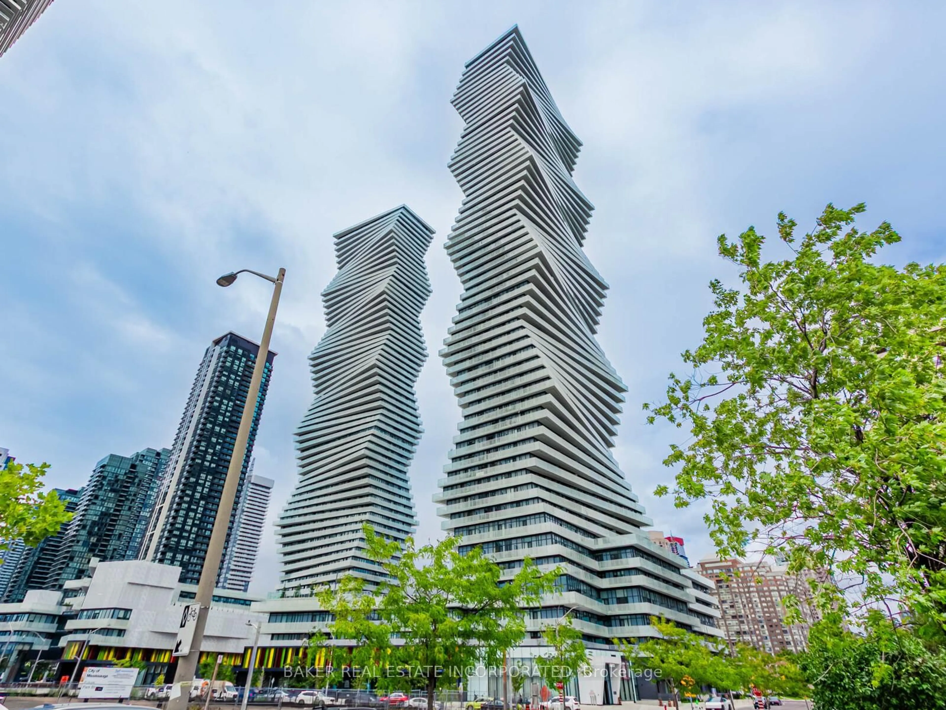 Indoor foyer for 3883 Quartz Rd #213, Mississauga Ontario L5B 0M4