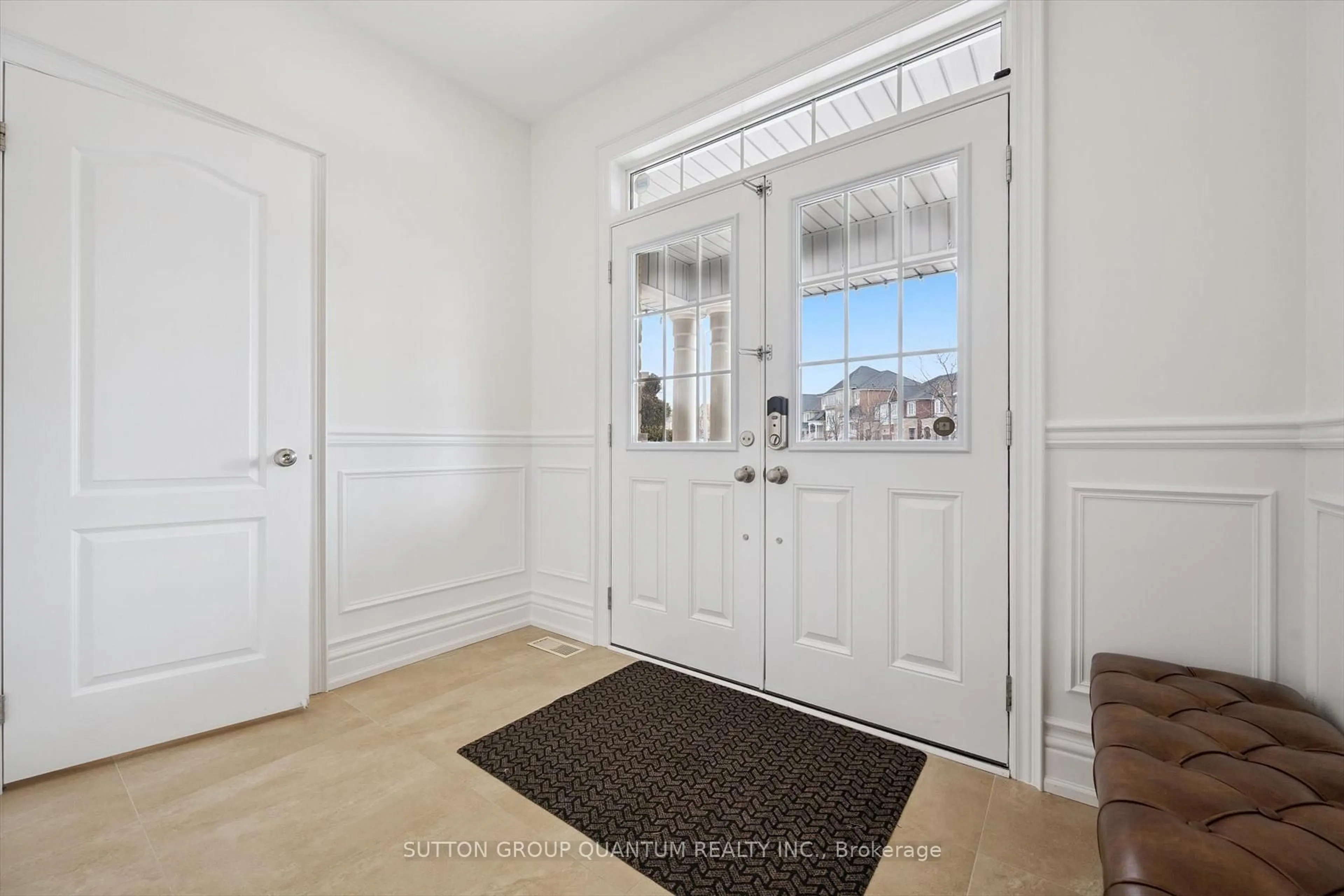 Indoor entryway for 68 Westowanis Dr, Toronto Ontario M9W 0C2