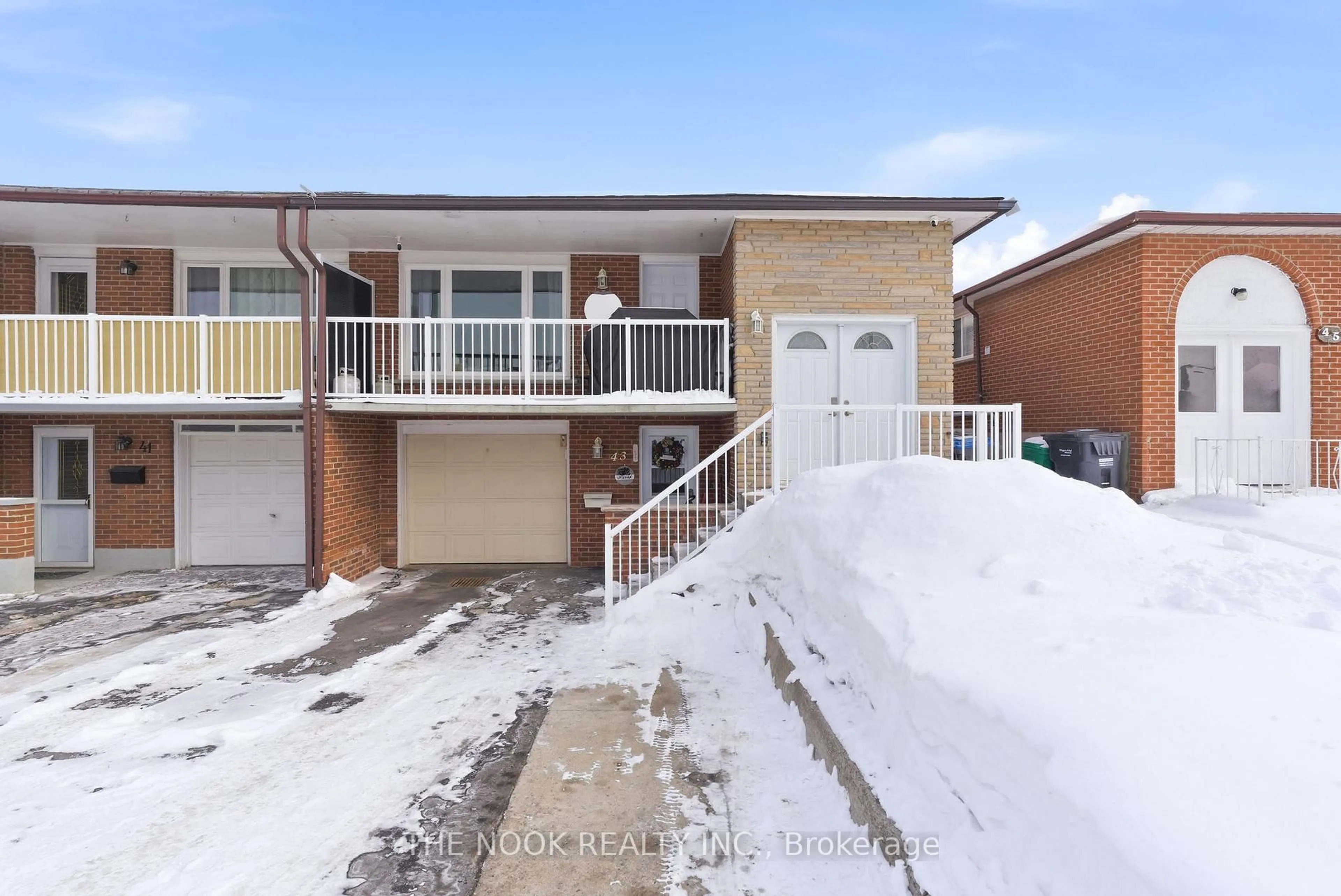 A pic from outside/outdoor area/front of a property/back of a property/a pic from drone, street for 43 Prouse Dr, Brampton Ontario L6V 3A3