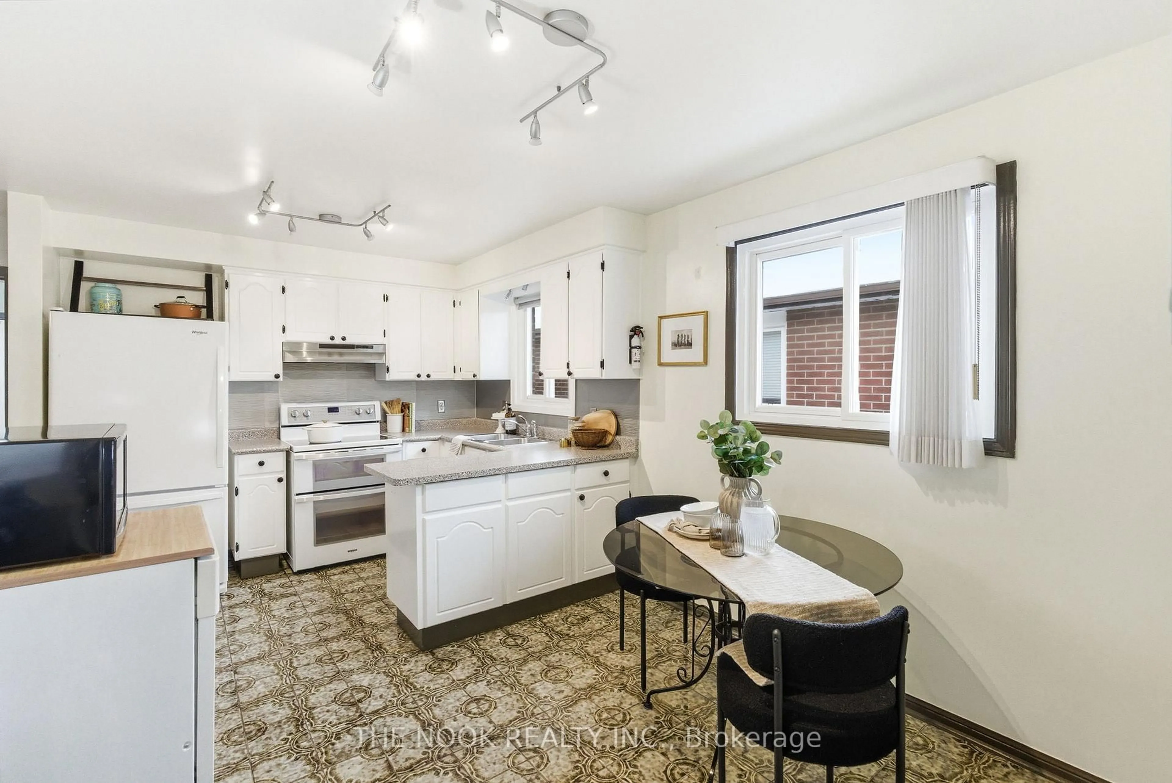 Open concept kitchen, ceramic/tile floor for 43 Prouse Dr, Brampton Ontario L6V 3A3