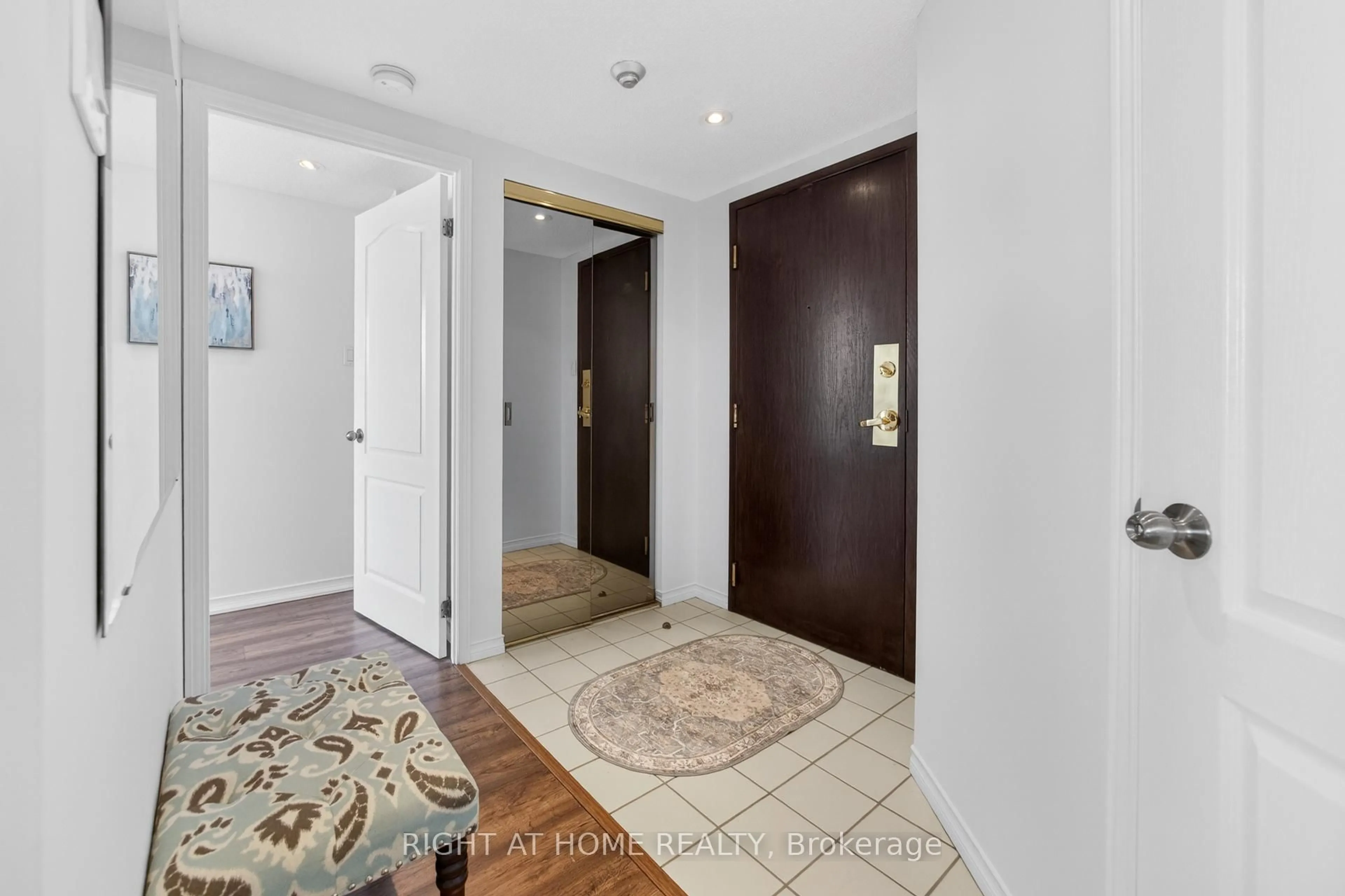 Indoor entryway for 100 Millside Dr #210, Milton Ontario L9T 5E2