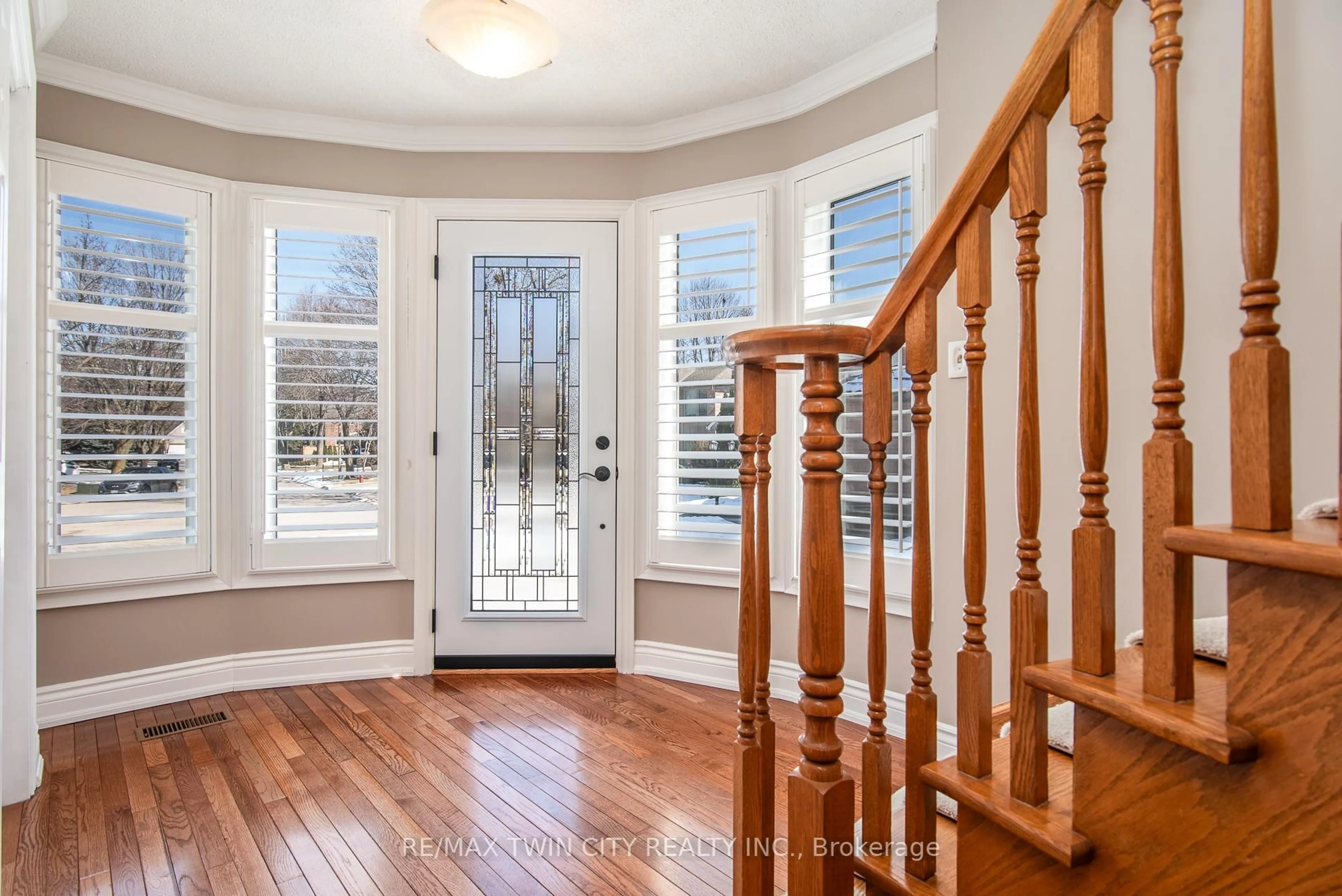 Indoor entryway for 1146 Campbell Crt, Burlington Ontario L7S 1Z7