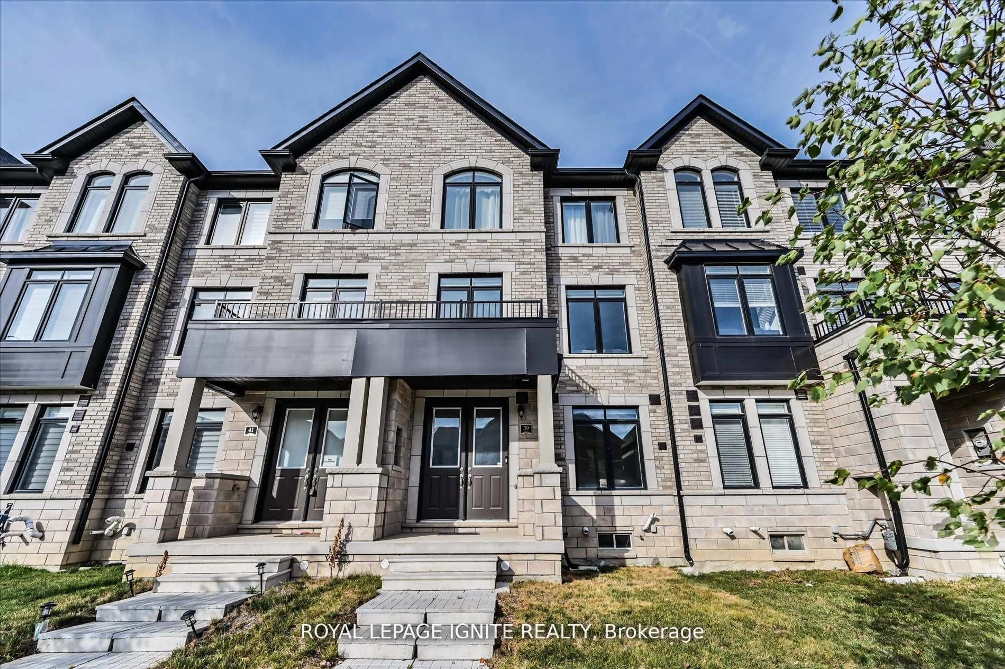 Home with brick exterior material, unknown for 39 Minnock St, Caledon Ontario L7C 4K9