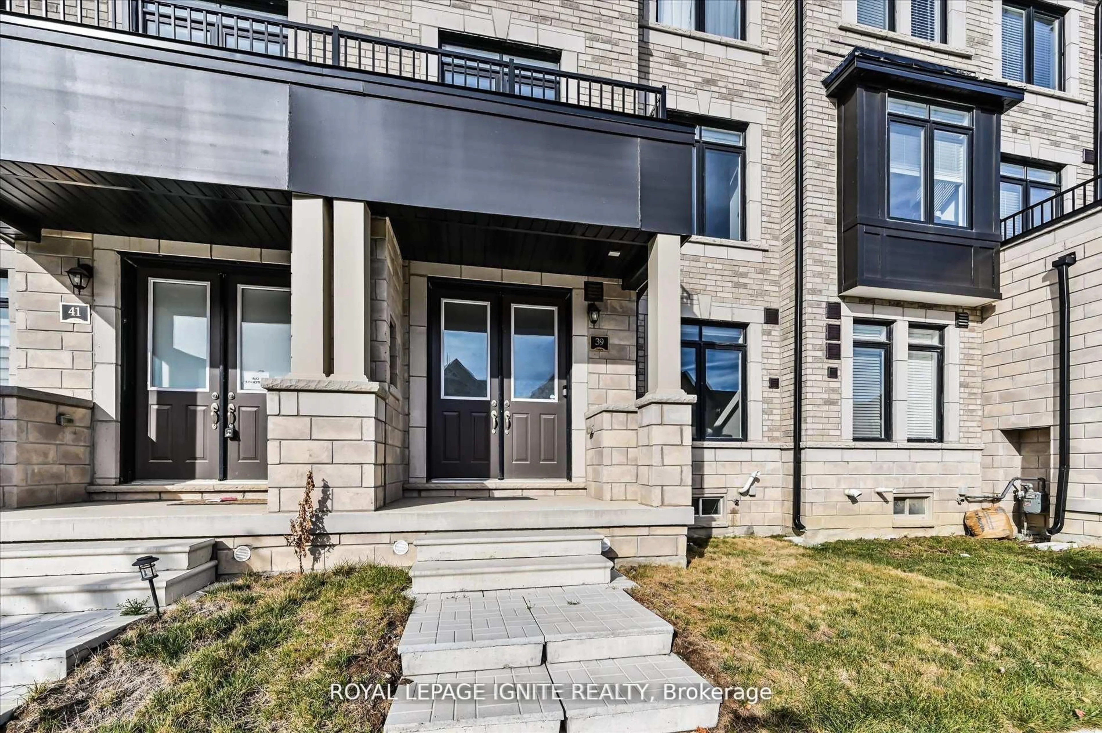 Unknown for 39 Minnock St, Caledon Ontario L7C 4K9