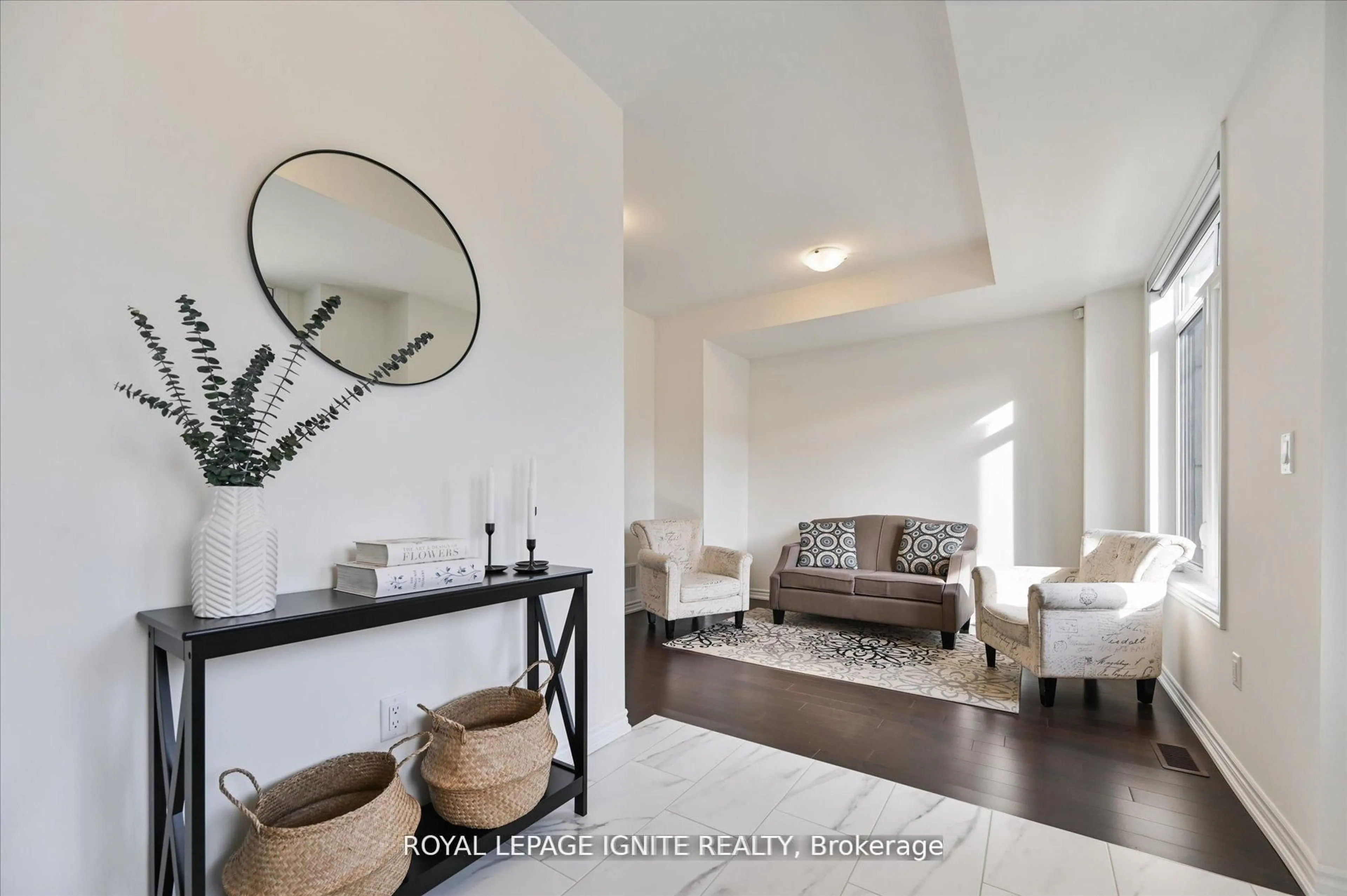 Living room with furniture, unknown for 39 Minnock St, Caledon Ontario L7C 4K9