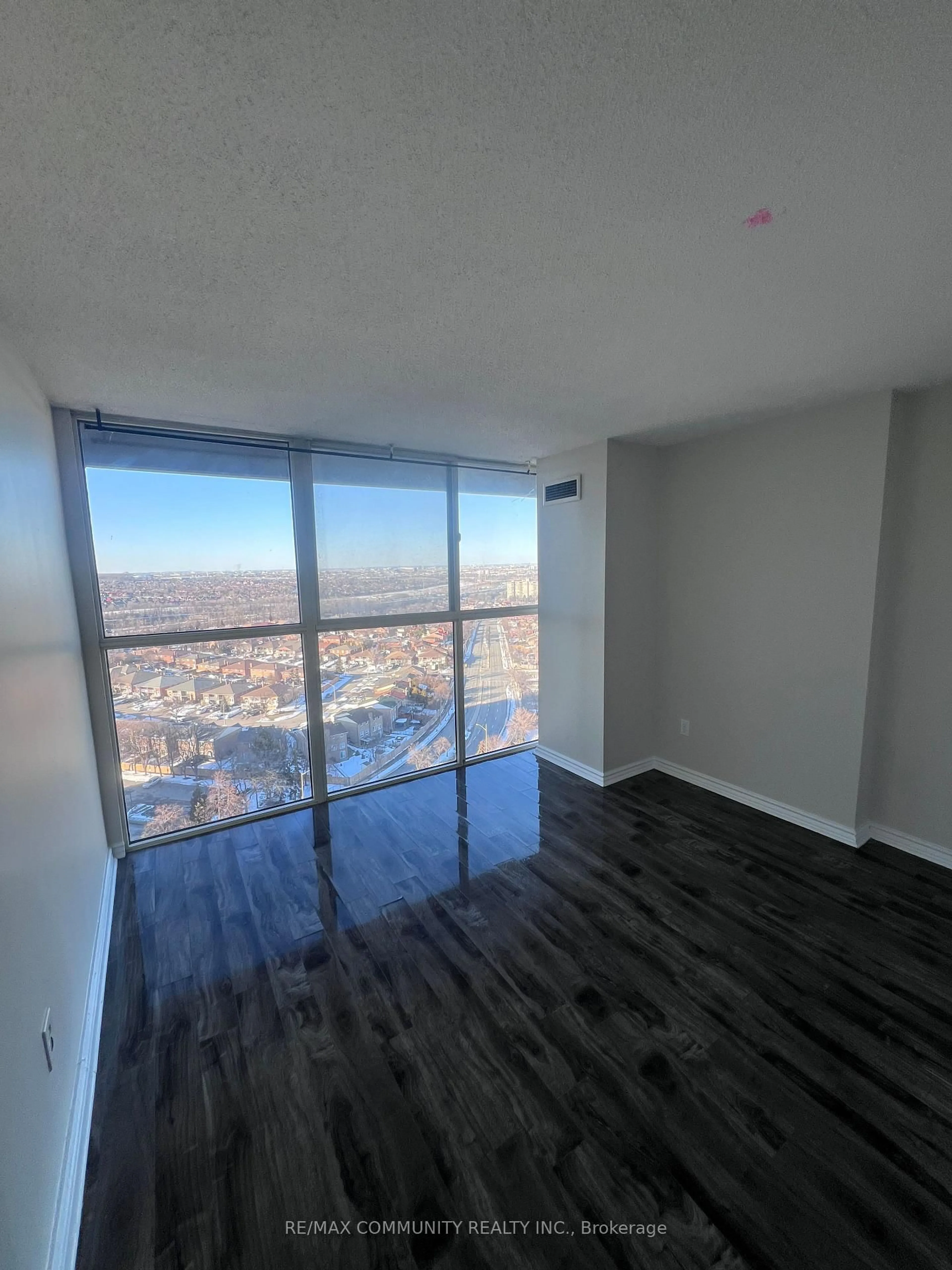 A pic of a room for 4185 Shipp Dr #2213, Mississauga Ontario L4Z 2Y8