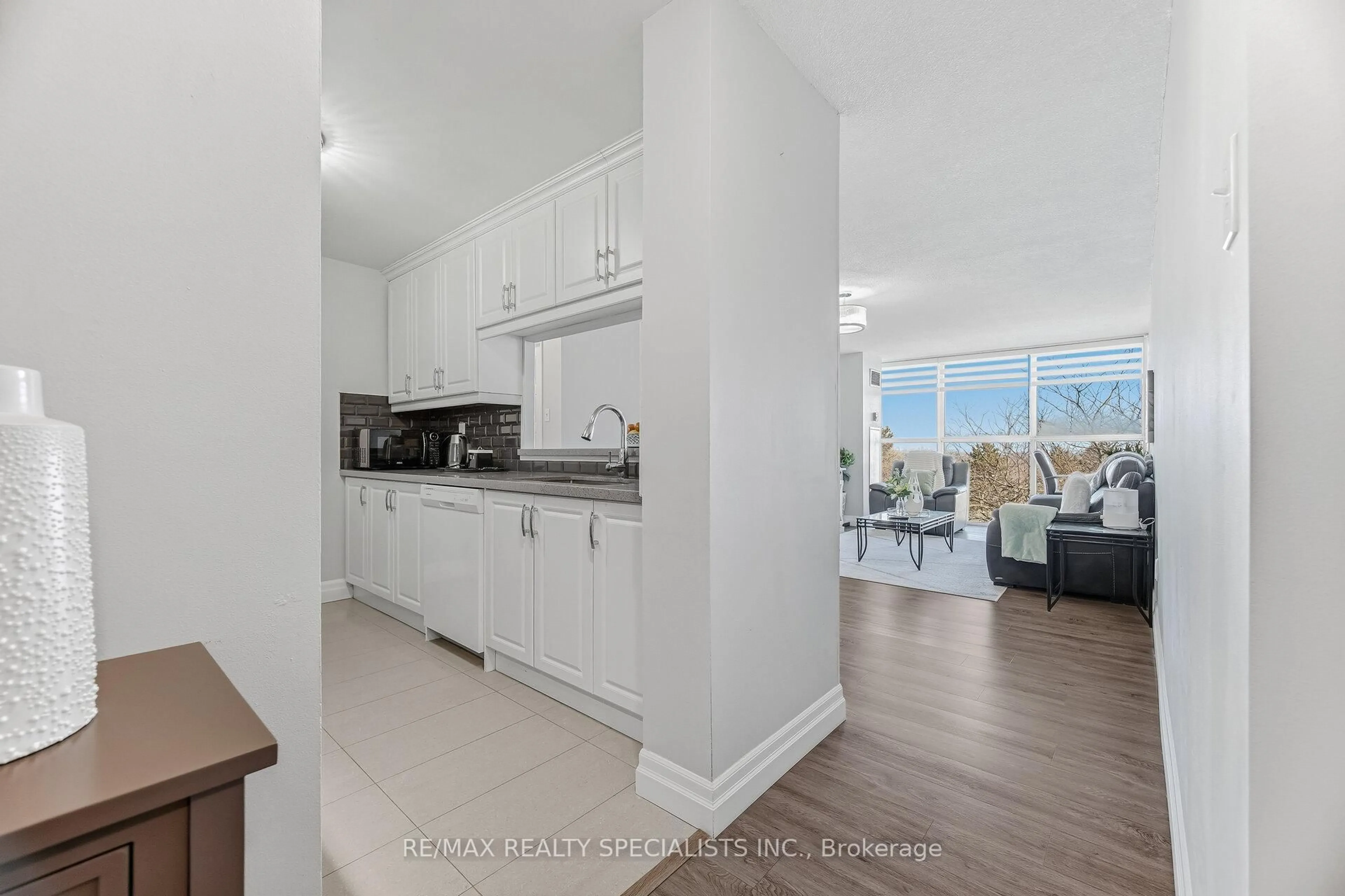 Open concept kitchen, unknown for 4205 Shipp Dr #506, Mississauga Ontario L4Z 2Y9