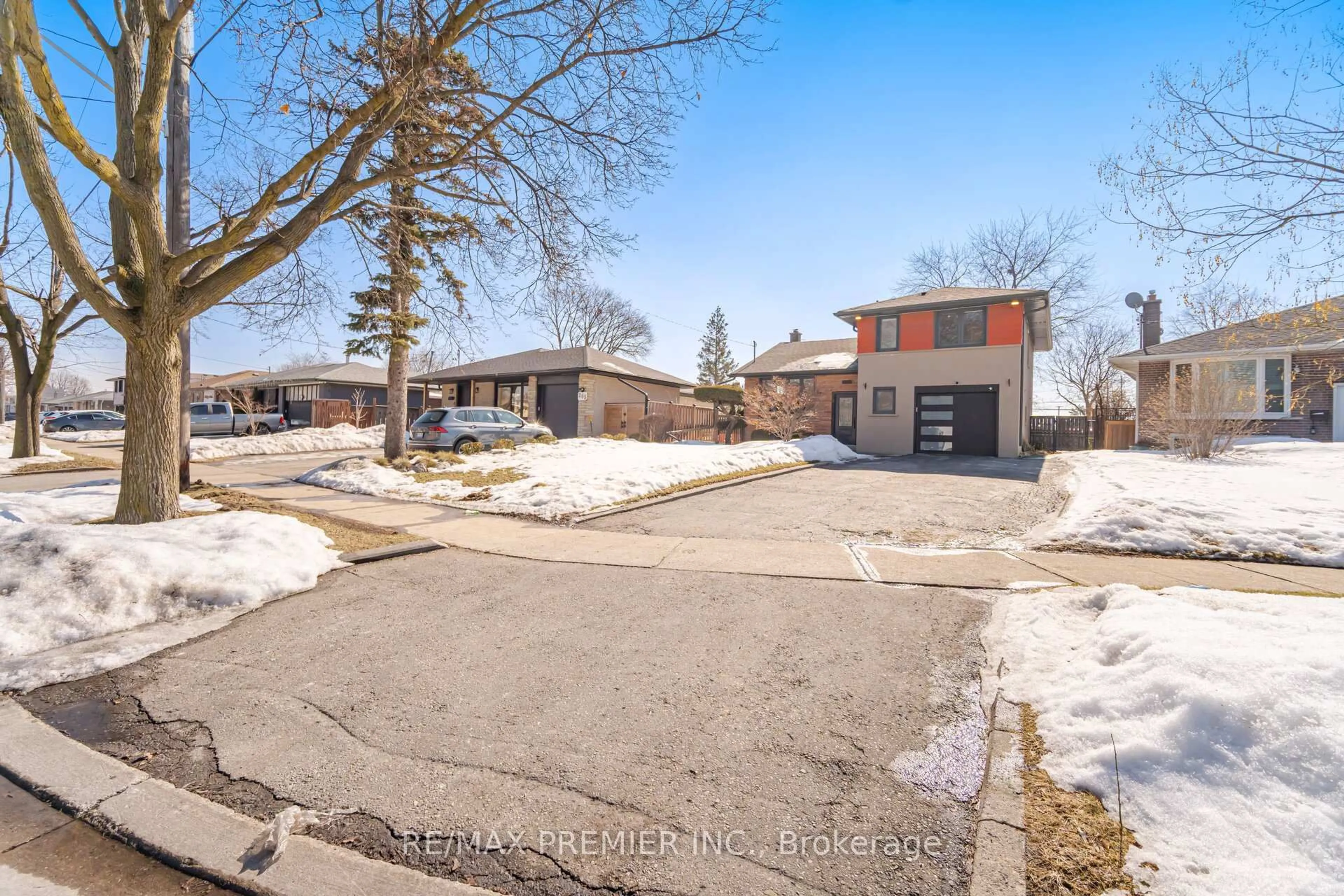 A pic from outside/outdoor area/front of a property/back of a property/a pic from drone, street for 267 Jeffcoat Dr, Toronto Ontario M9W 3E4