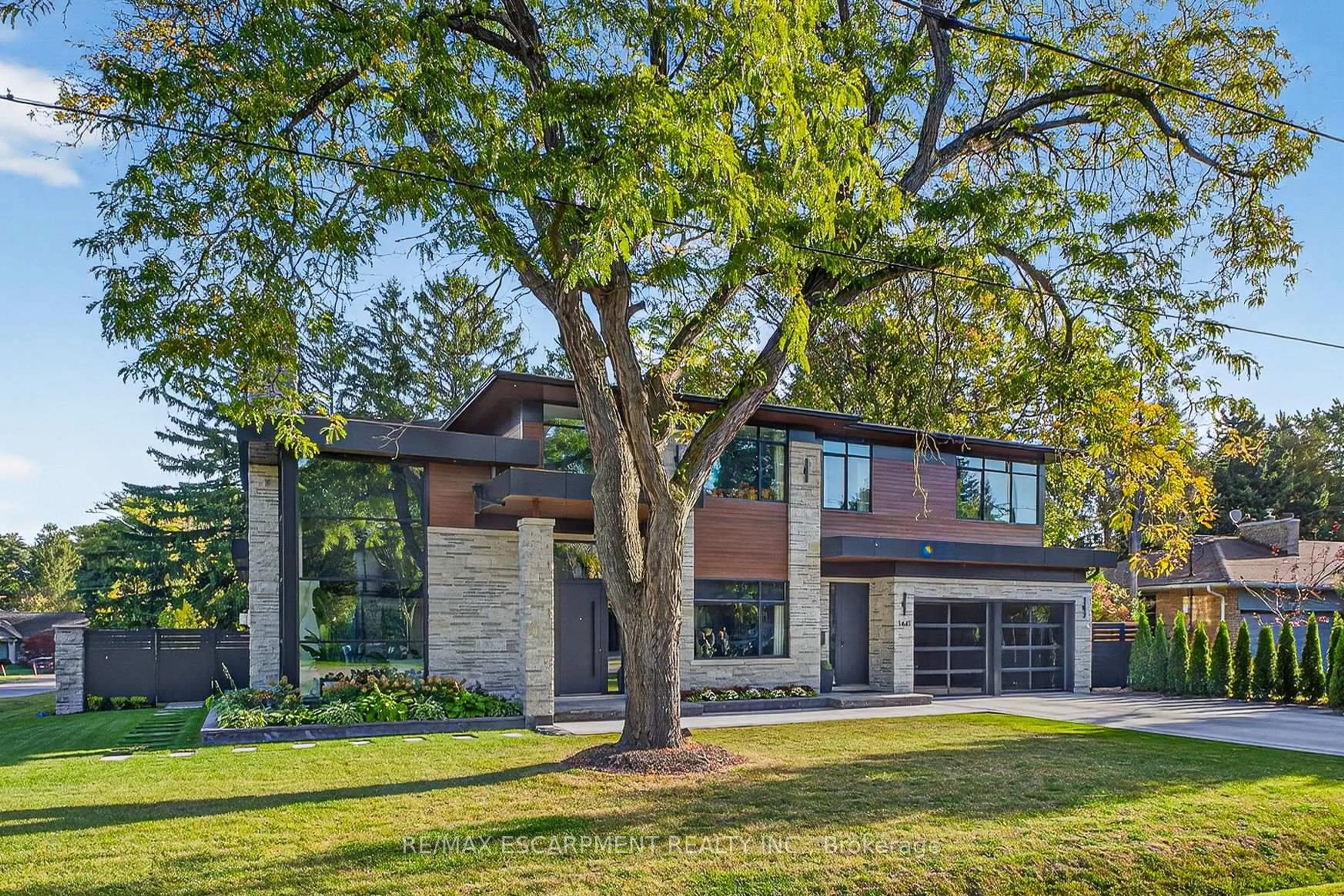 Home with brick exterior material, street for 1441 Lochlin Tr, Mississauga Ontario L5G 3V5