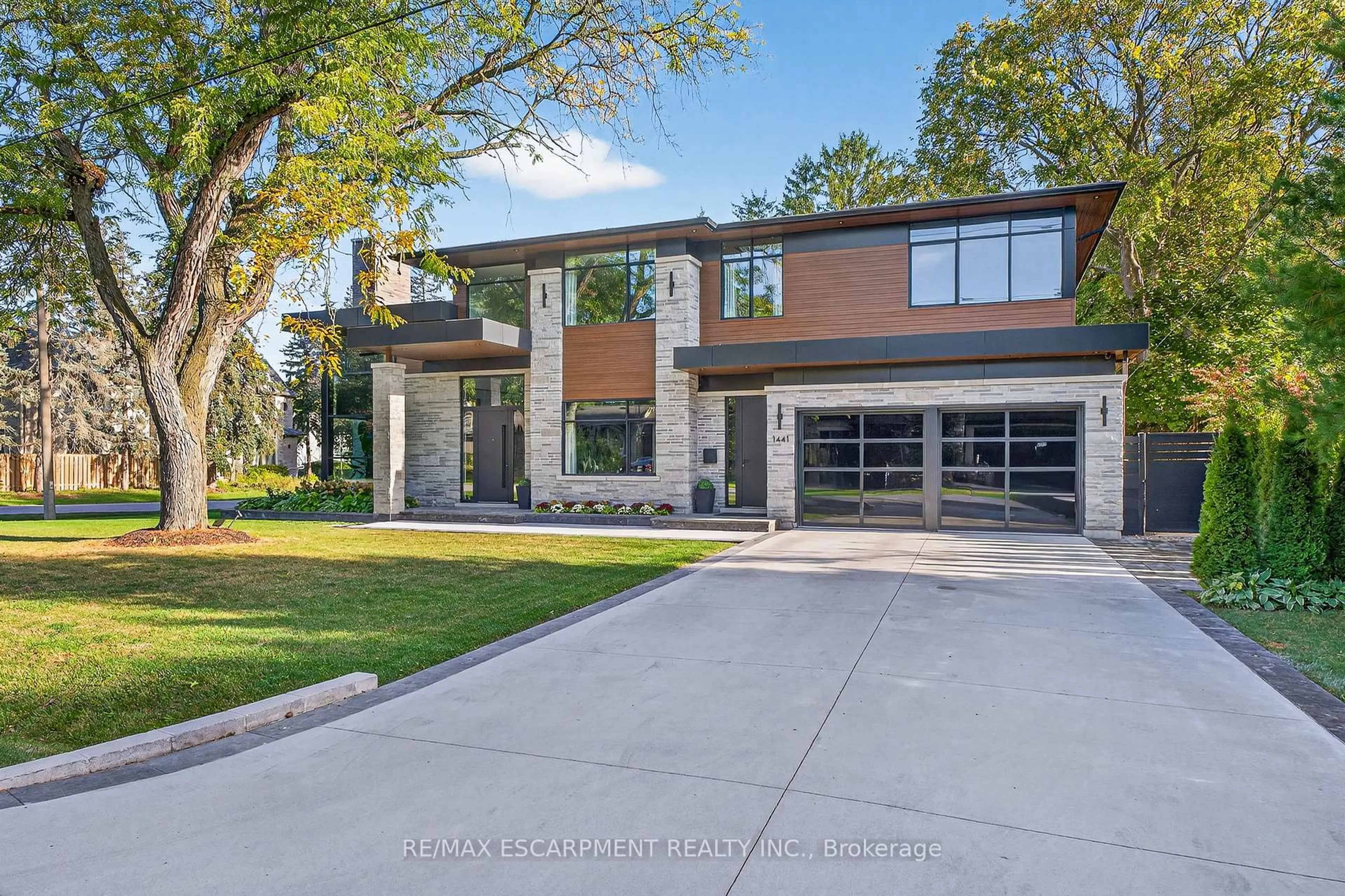 Home with brick exterior material, street for 1441 Lochlin Tr, Mississauga Ontario L5G 3V5