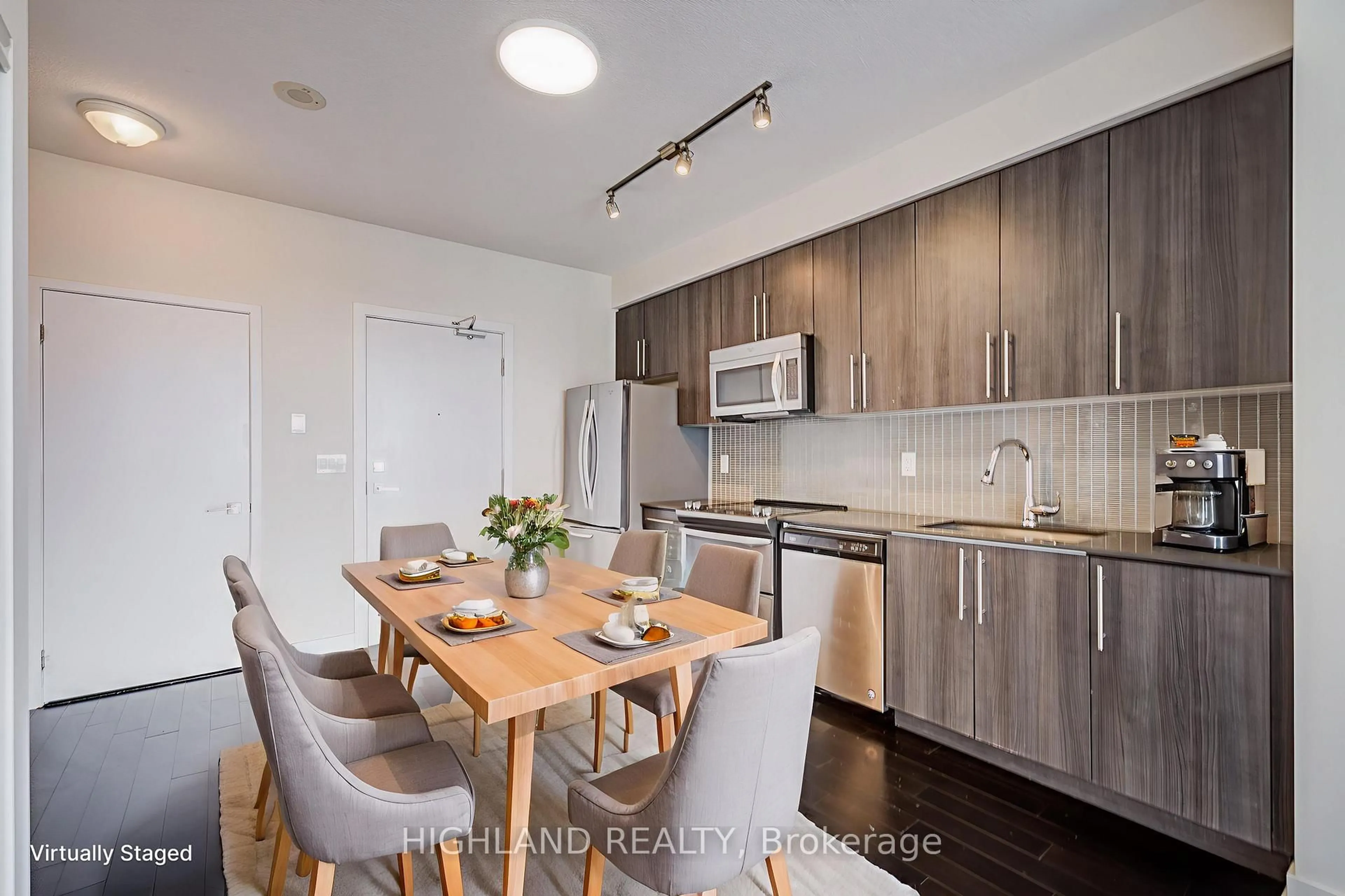 Open concept kitchen, wood/laminate floor for 510 Curran Pl #2410, Mississauga Ontario L5B 0J8