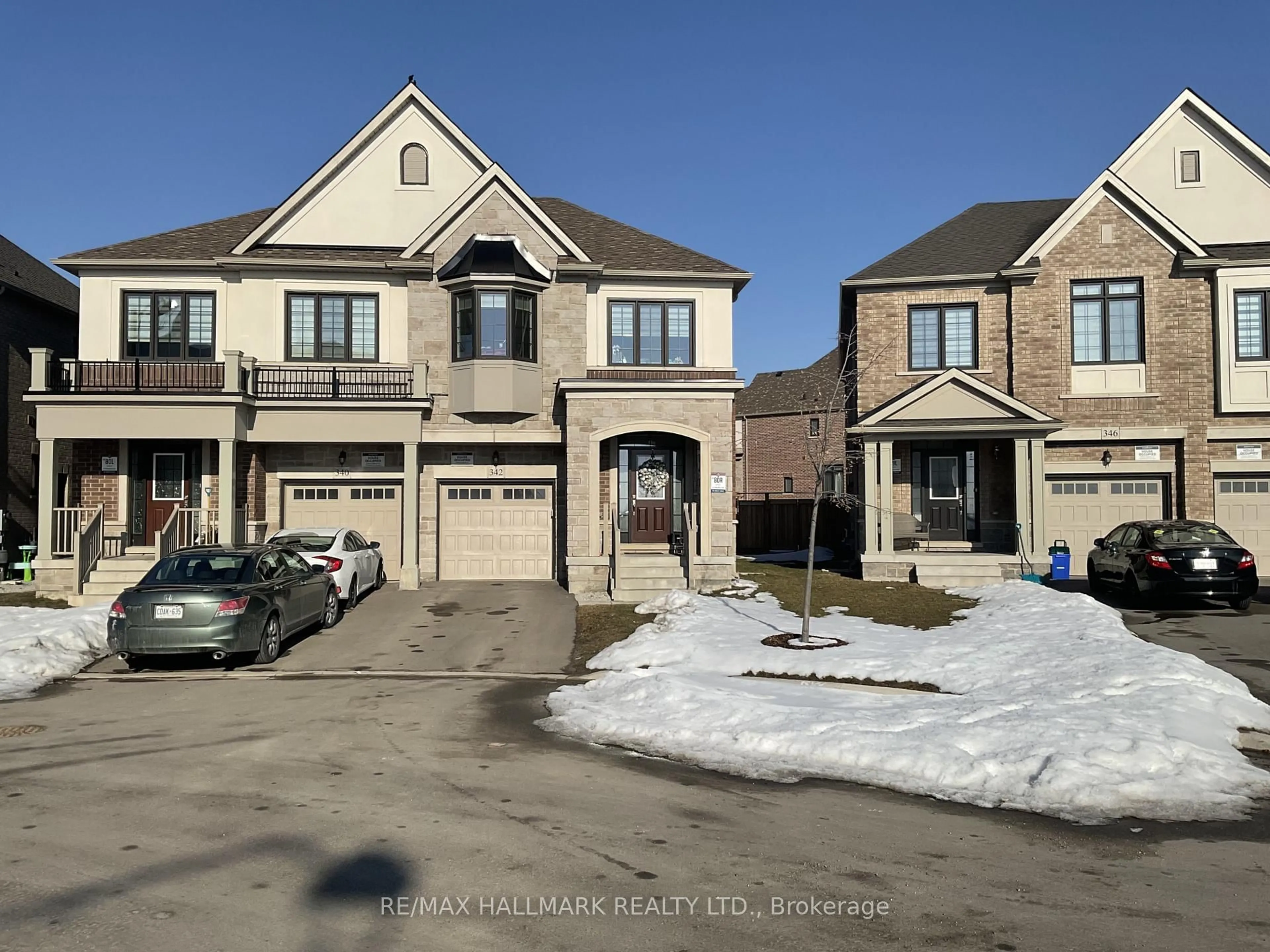 A pic from outside/outdoor area/front of a property/back of a property/a pic from drone, street for 342 Thimbleweed Crt, Milton Ontario L9E 1T2