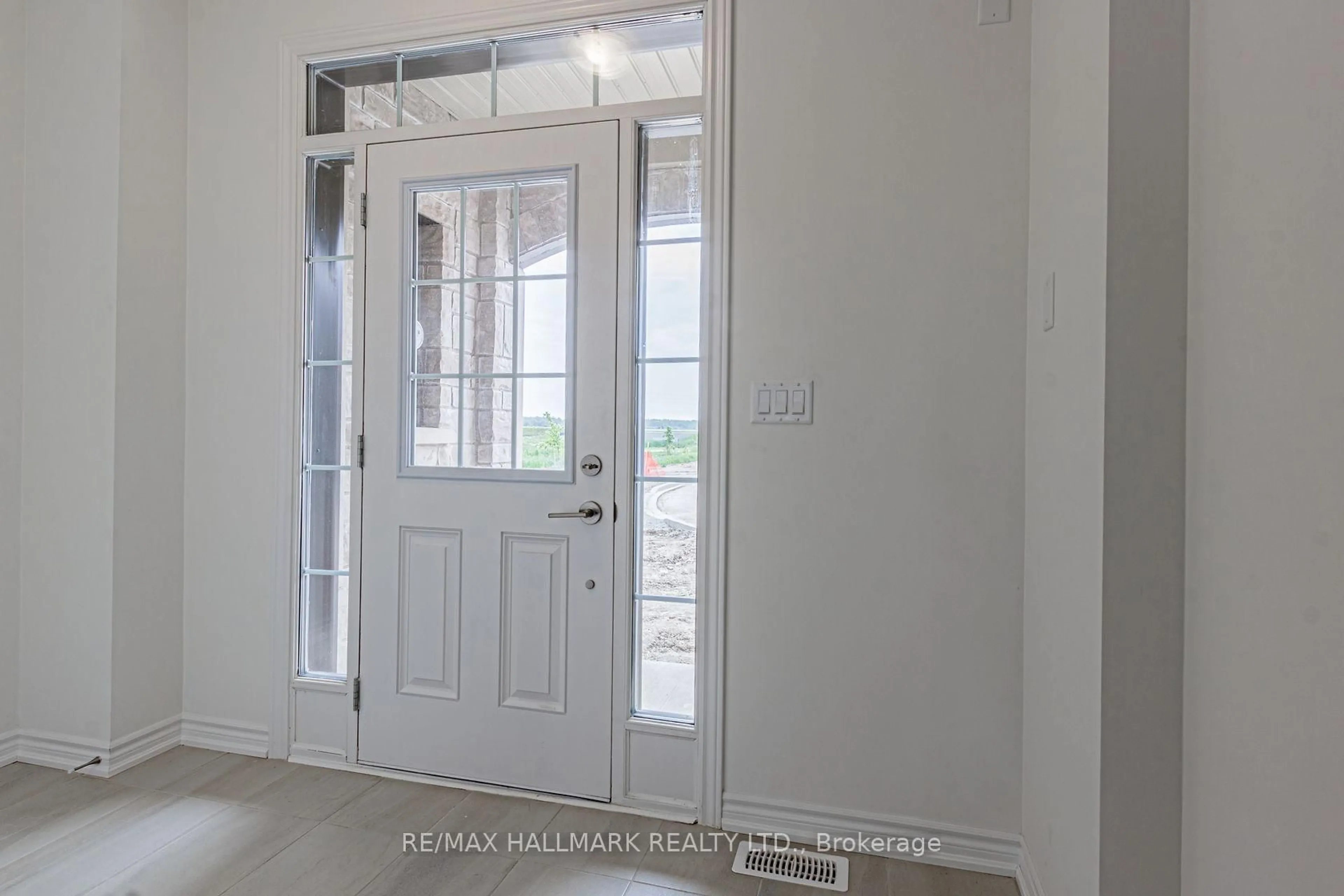 Indoor entryway for 342 Thimbleweed Crt, Milton Ontario L9E 1T2