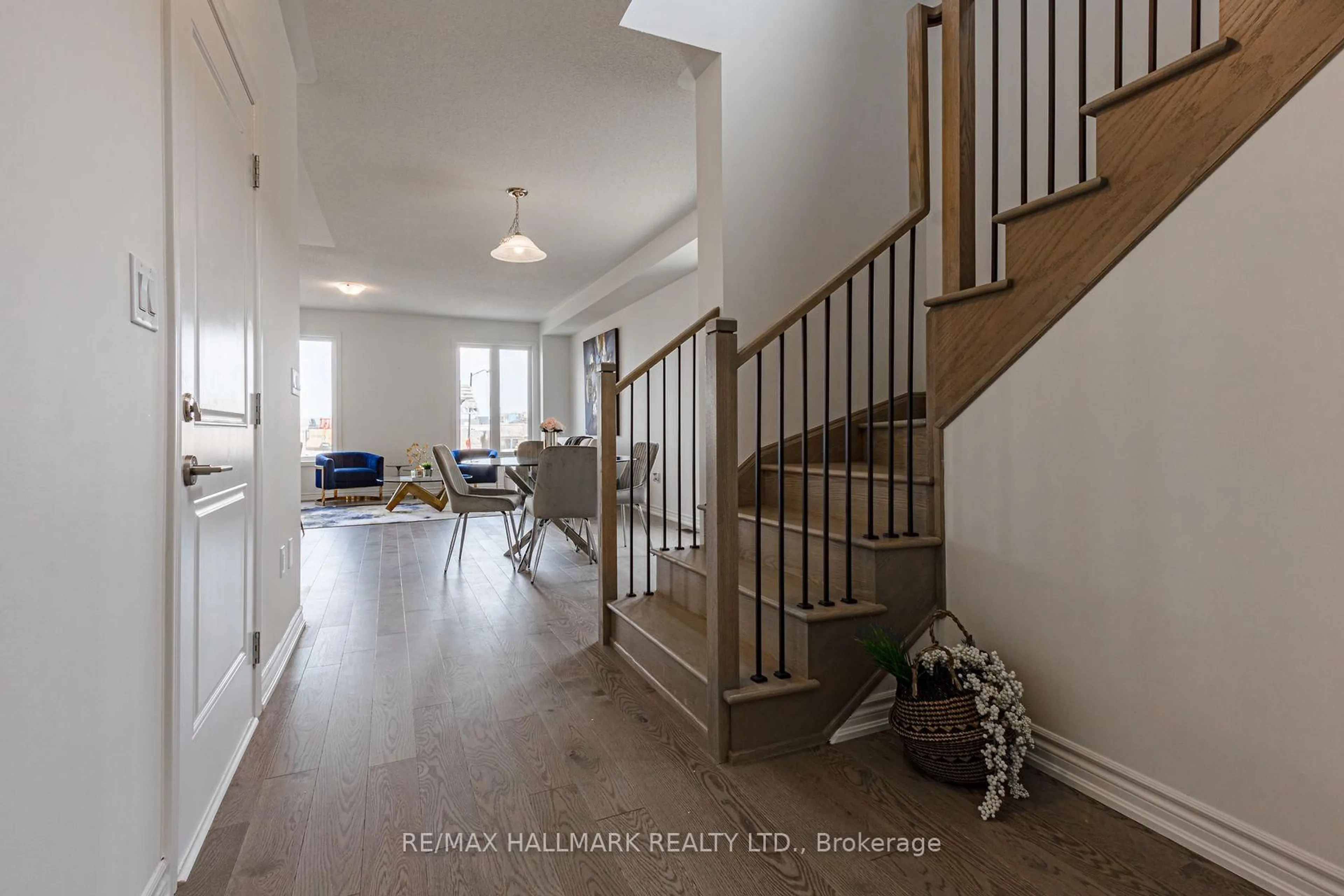 Indoor entryway for 342 Thimbleweed Crt, Milton Ontario L9E 1T2