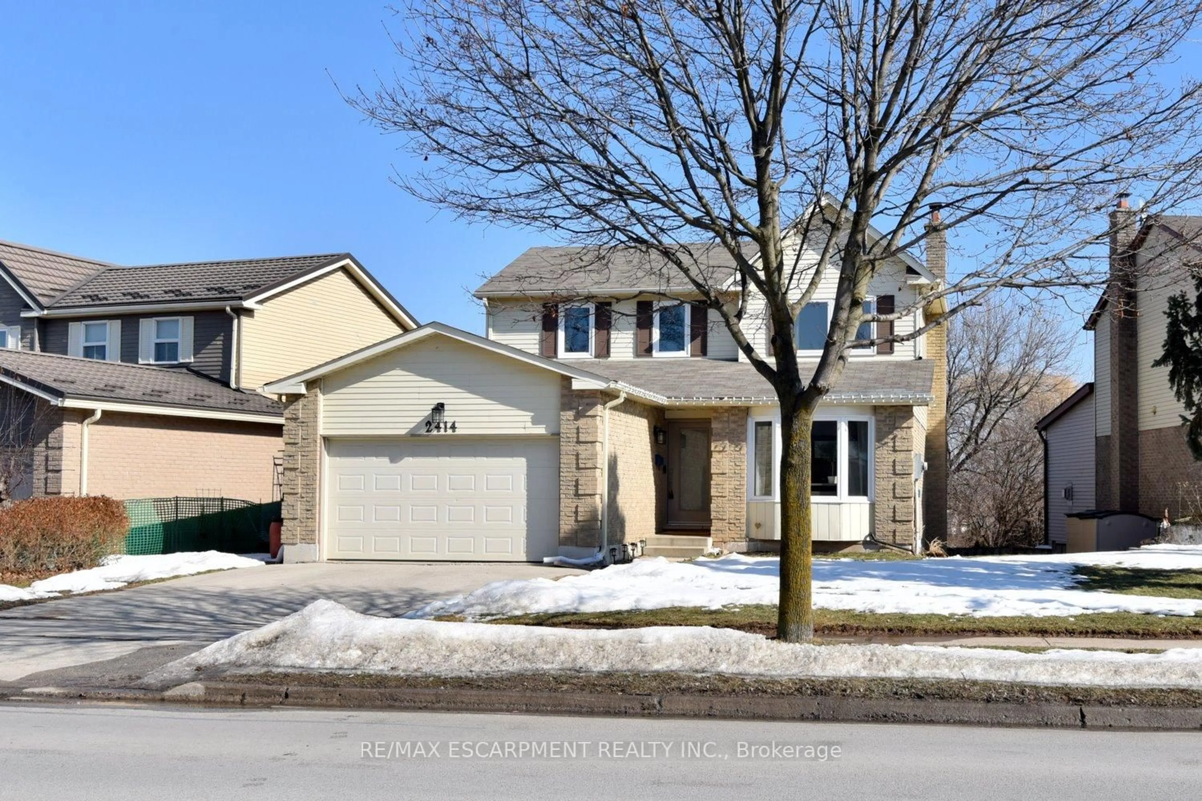 Home with brick exterior material, street for 2414 Coventry Way, Burlington Ontario L7P 4M4