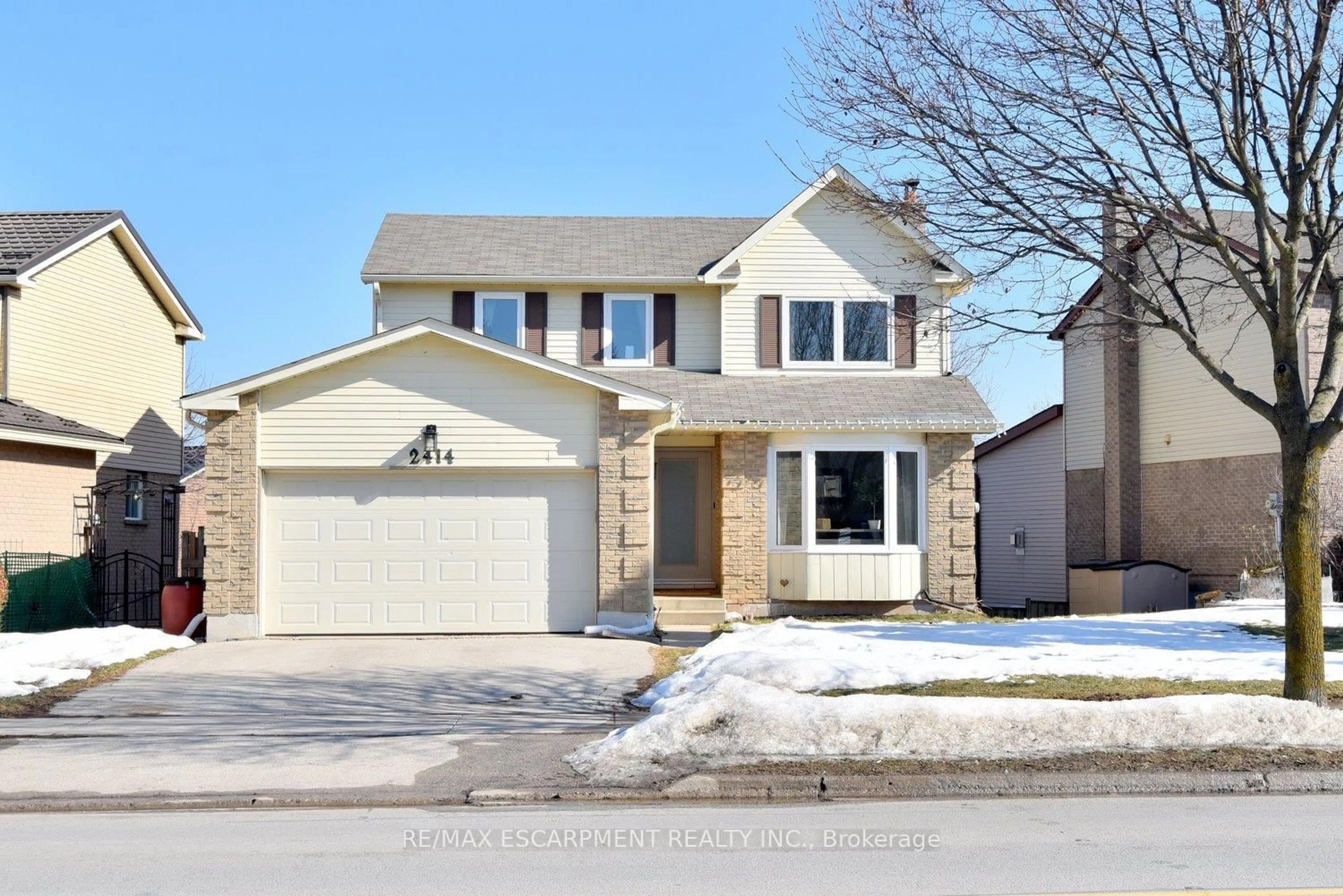 Home with brick exterior material, street for 2414 Coventry Way, Burlington Ontario L7P 4M4