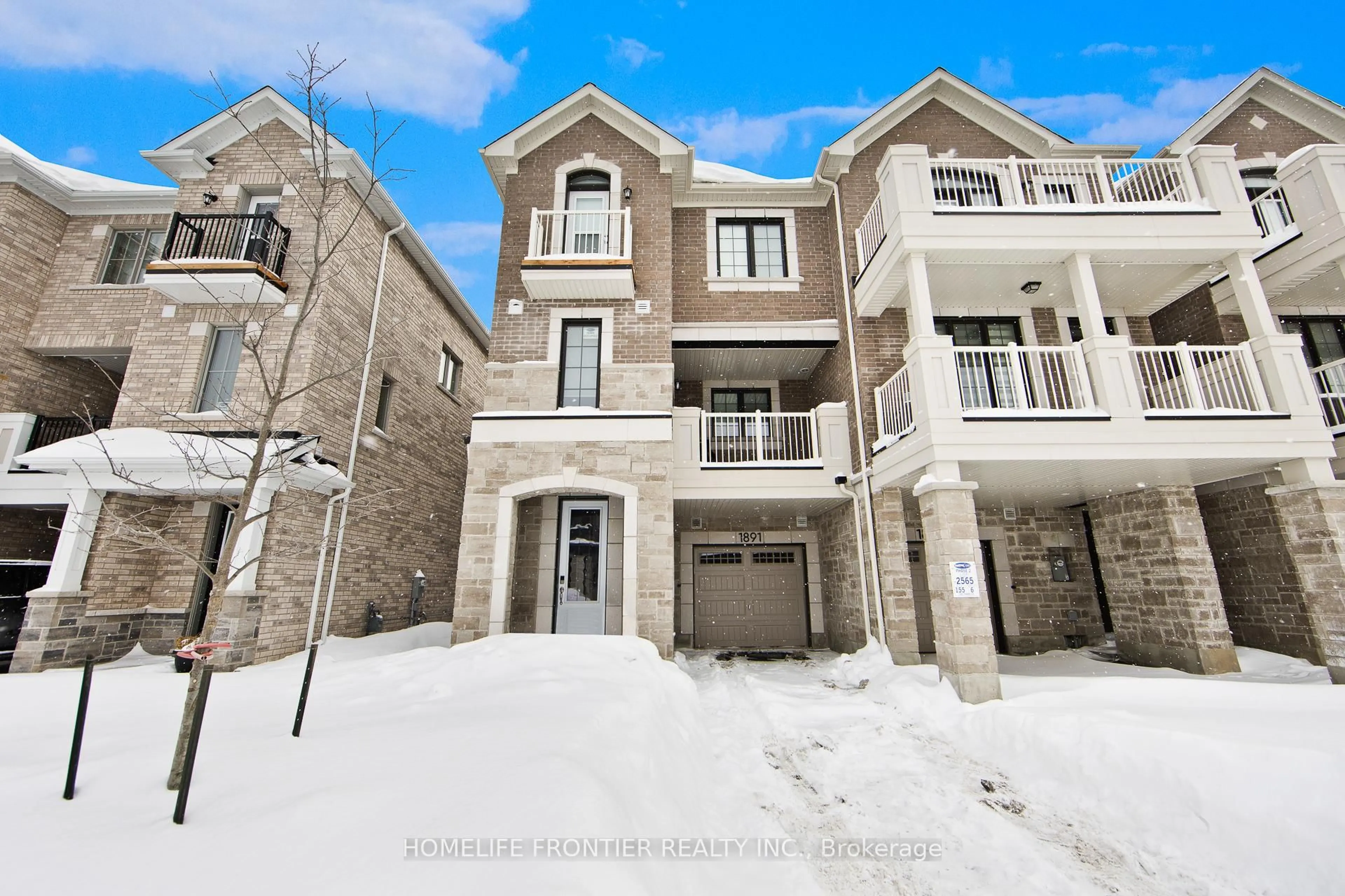A pic from outside/outdoor area/front of a property/back of a property/a pic from drone, unknown for 1891 Thames Circ, Milton Ontario L9E 1Y9
