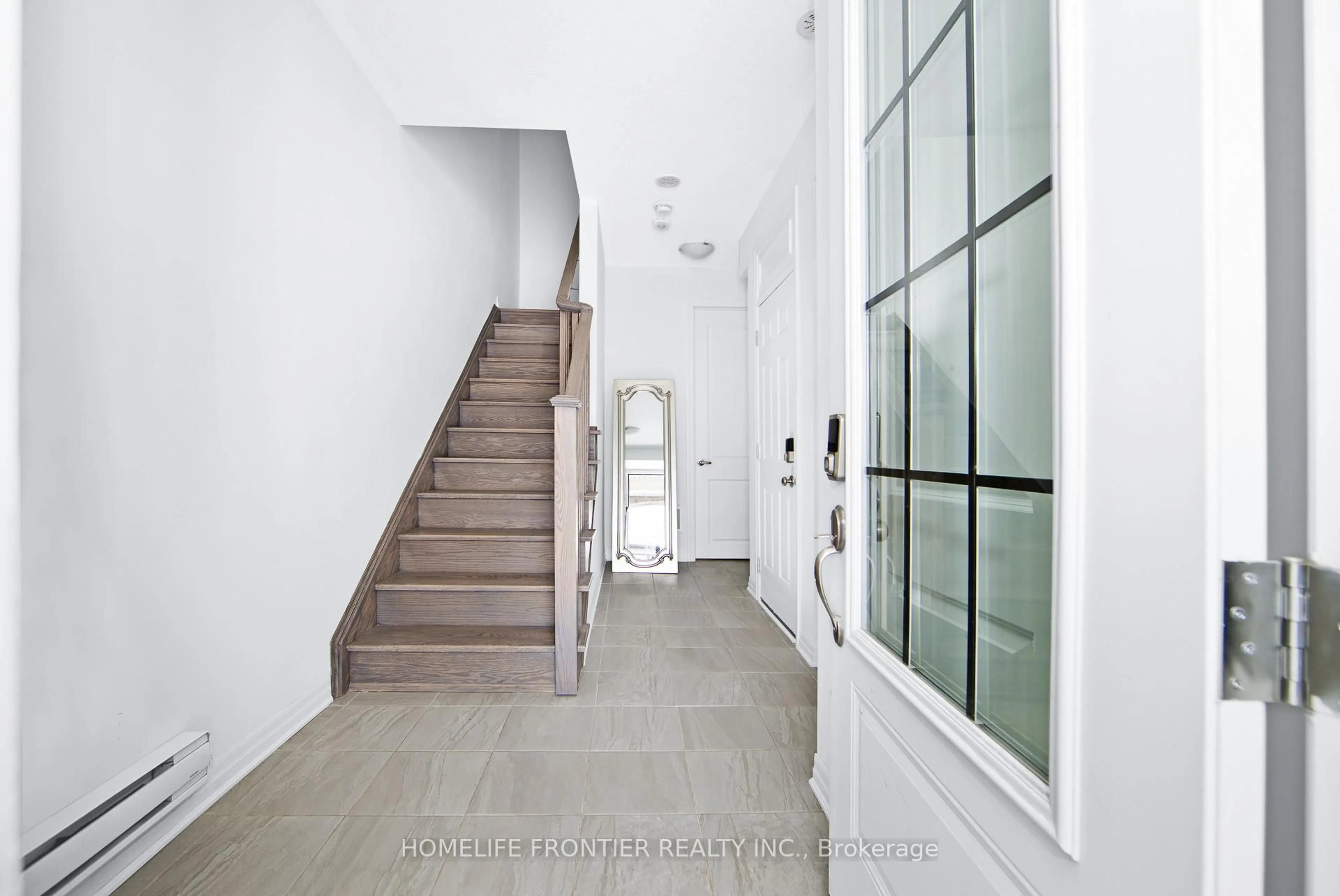 Indoor foyer for 1891 Thames Circ, Milton Ontario L9E 1Y9