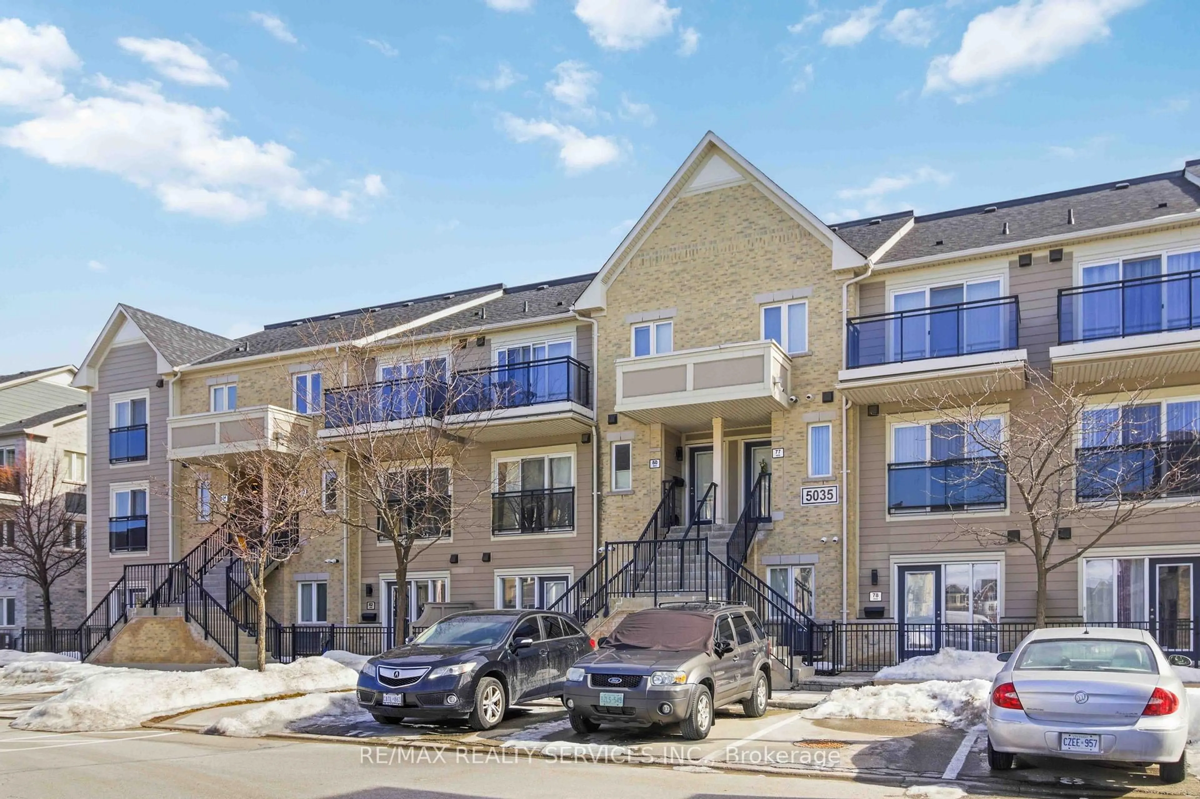 A pic from outside/outdoor area/front of a property/back of a property/a pic from drone, unknown for 5035 Oscar Peterson Blvd #81, Mississauga Ontario L5M 0P4