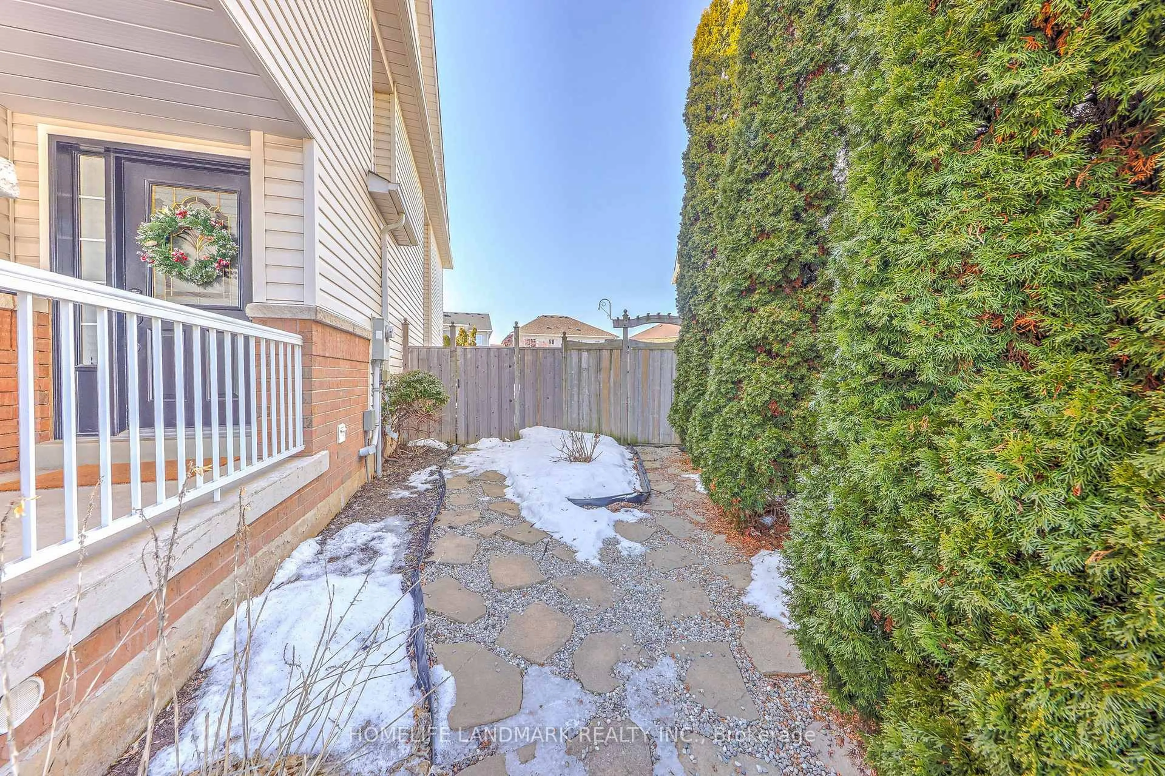 Patio, street for 38 Sloan Dr, Milton Ontario L9T 5P7
