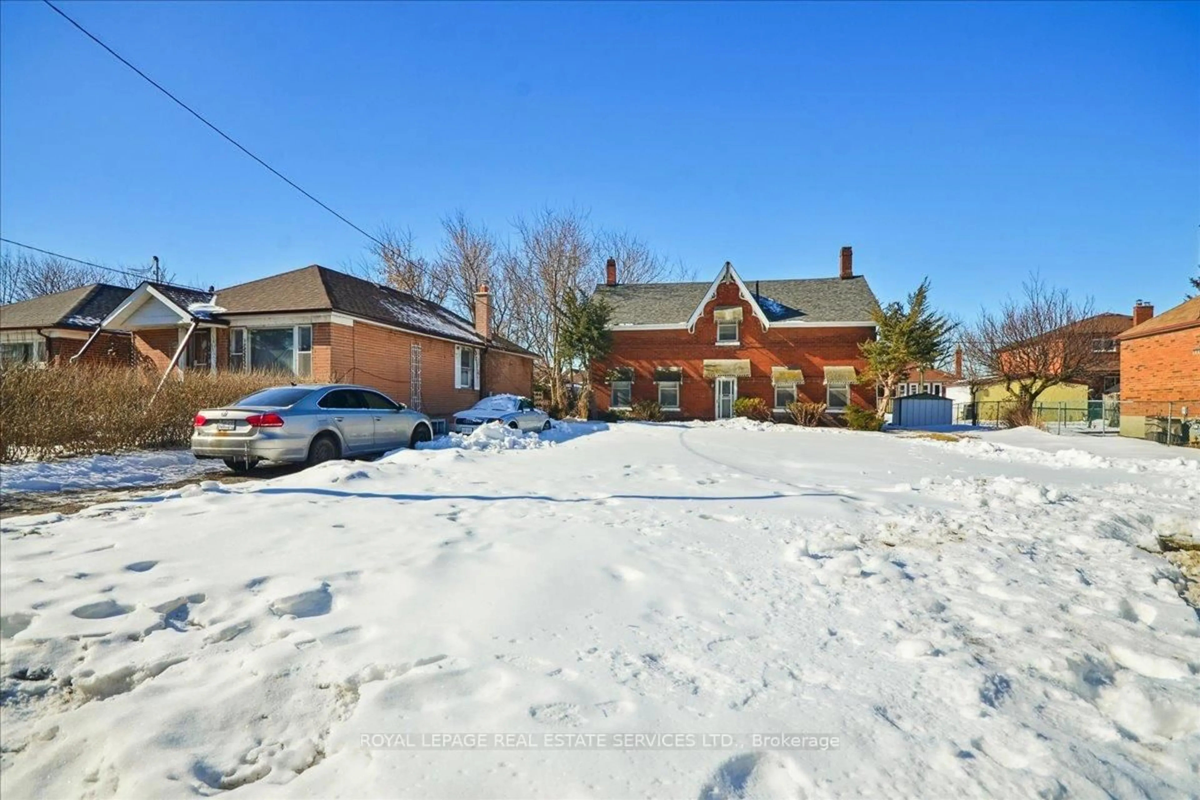 A pic from outside/outdoor area/front of a property/back of a property/a pic from drone, street for 8 Arnold Ave, Toronto Ontario M6N 4M9