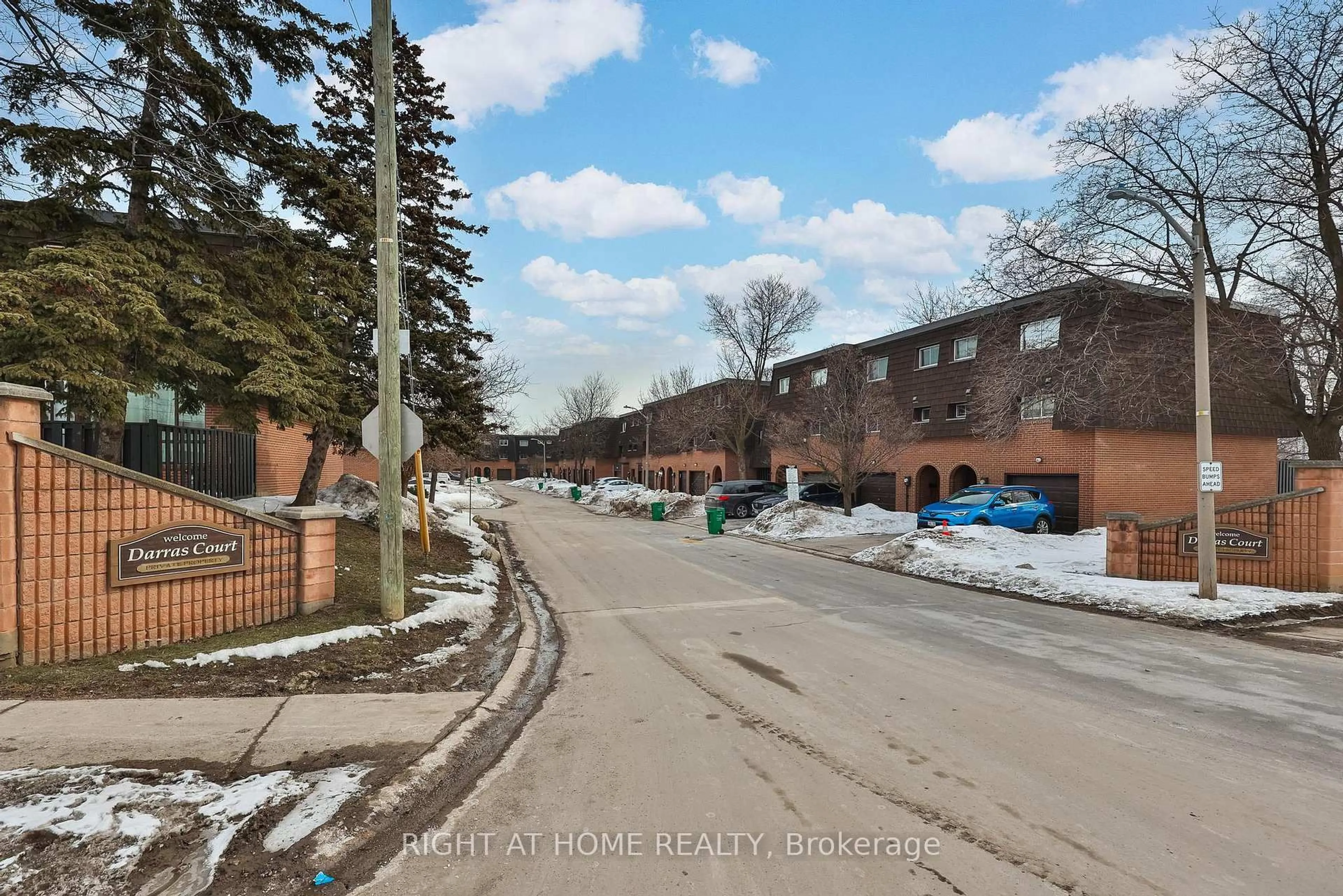 A pic from outside/outdoor area/front of a property/back of a property/a pic from drone, street for 100 Darras Crt #74, Brampton Ontario L6T 1W7