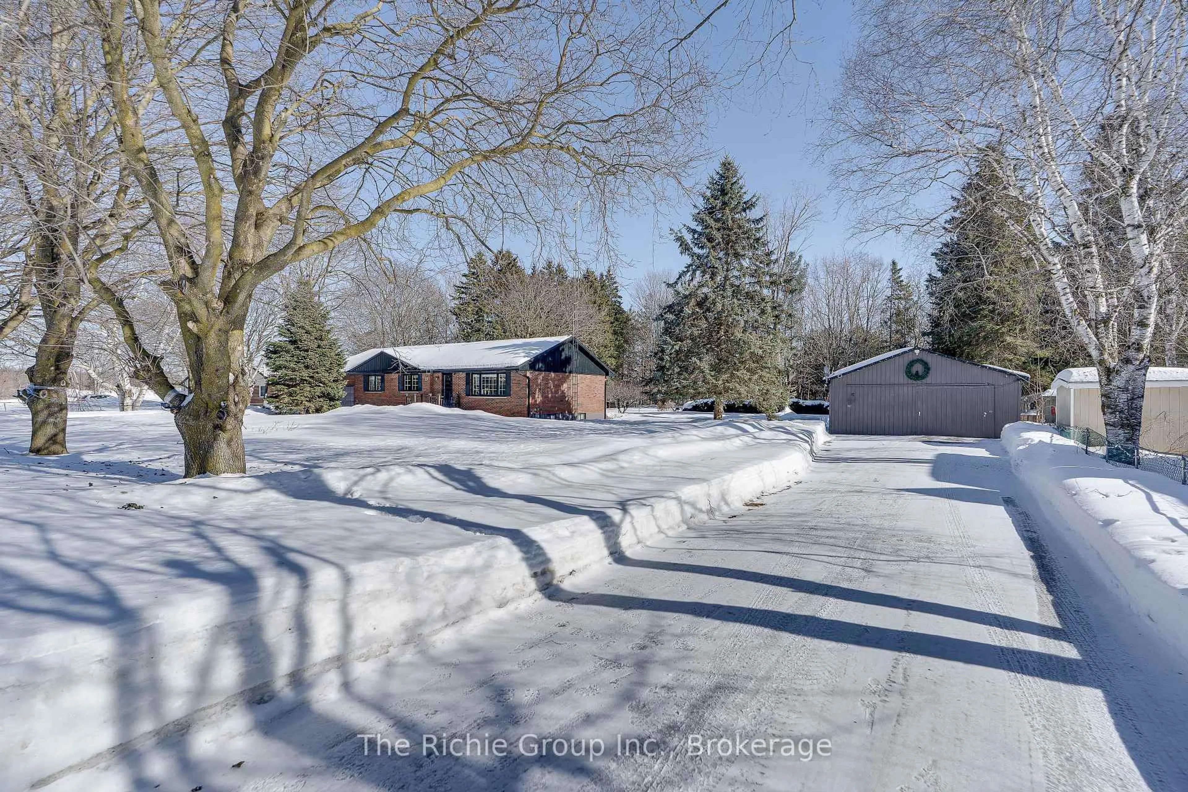 A pic from outside/outdoor area/front of a property/back of a property/a pic from drone, street for 17 Travelled Rd, Caledon Ontario L7K 1B7