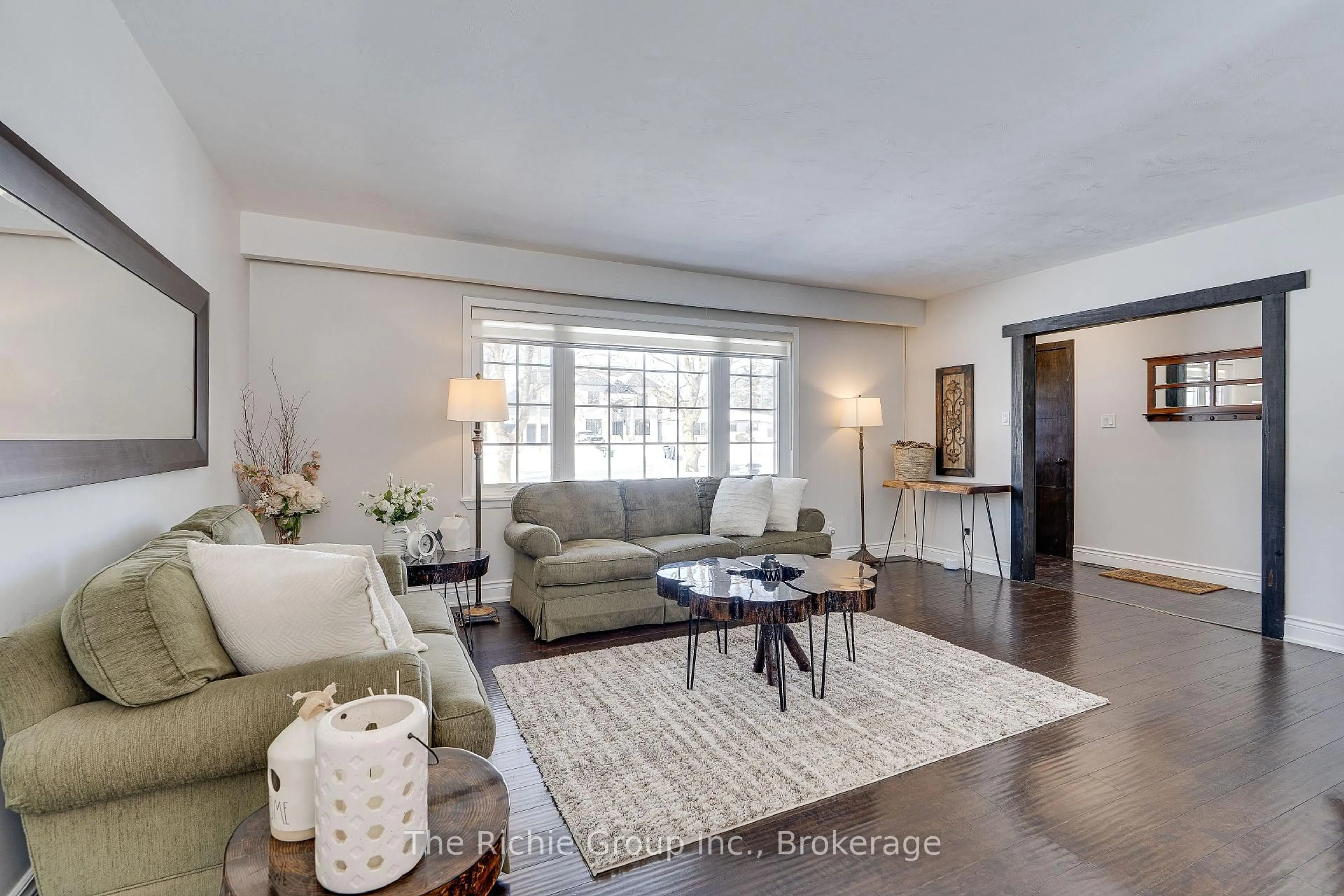 Living room with furniture, unknown for 17 Travelled Rd, Caledon Ontario L7K 1B7