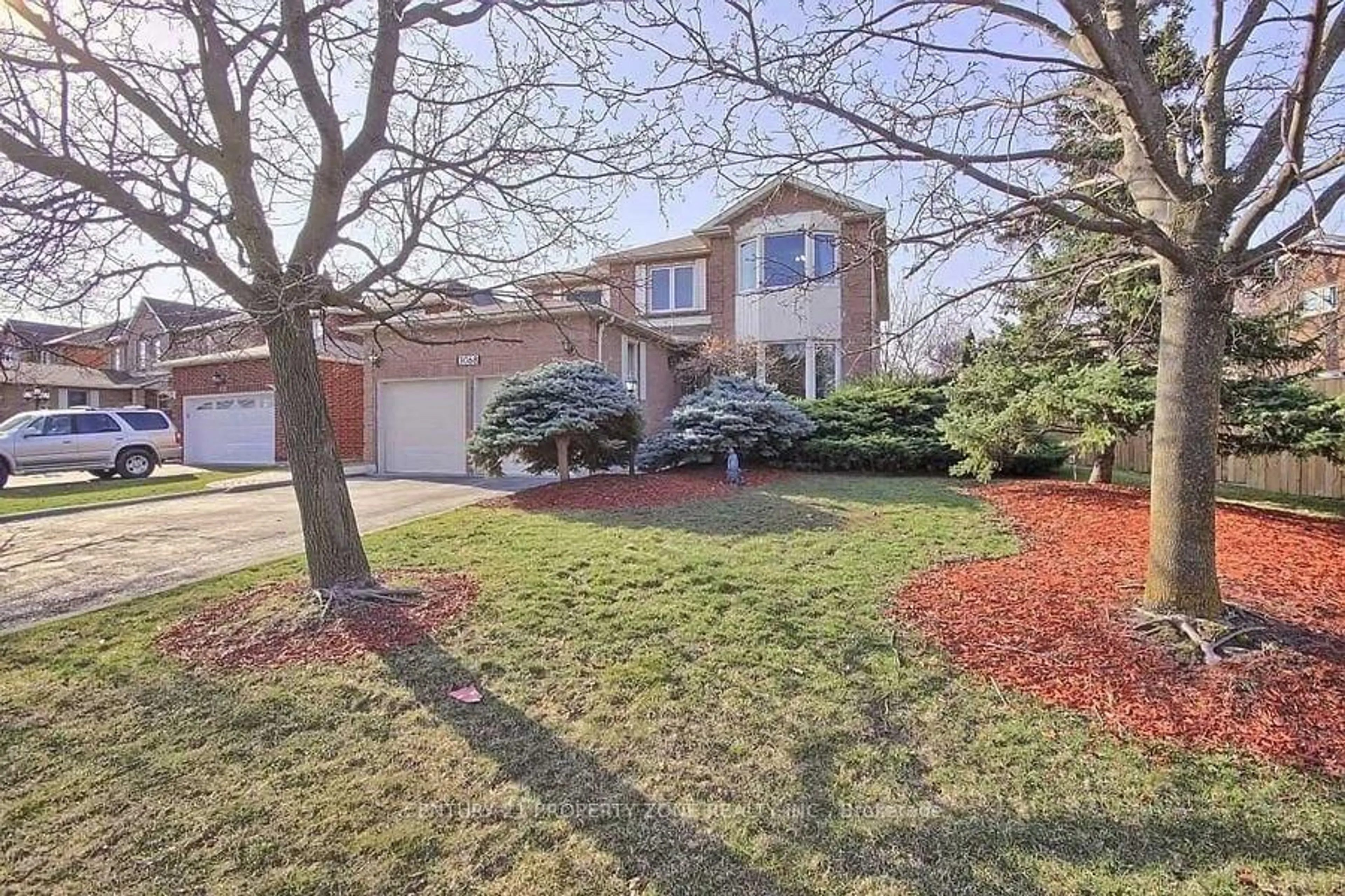 A pic from outside/outdoor area/front of a property/back of a property/a pic from drone, street for 3068 Prentiss Rd, Mississauga Ontario L5L 3W6