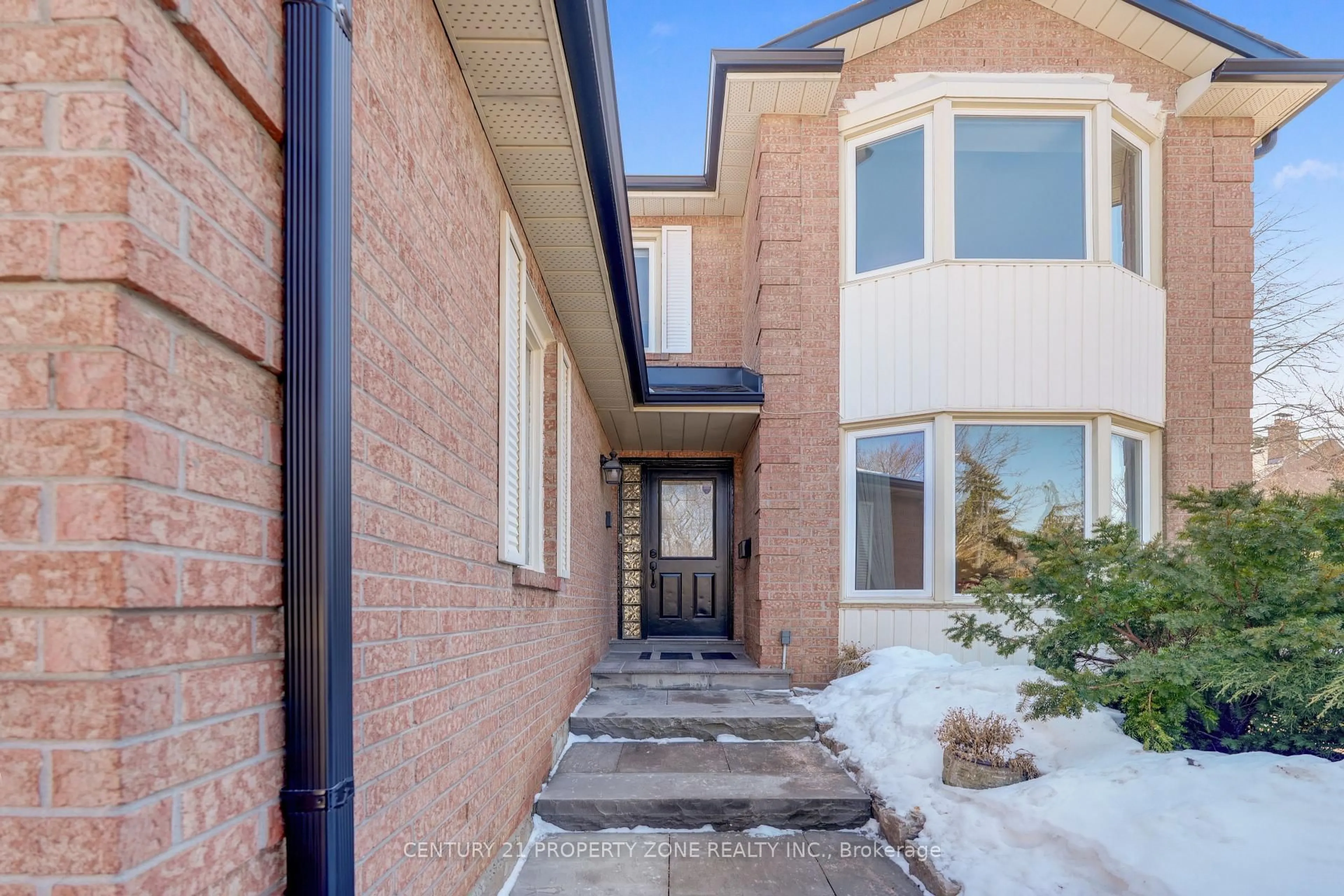 Home with brick exterior material, street for 3068 Prentiss Rd, Mississauga Ontario L5L 3W6