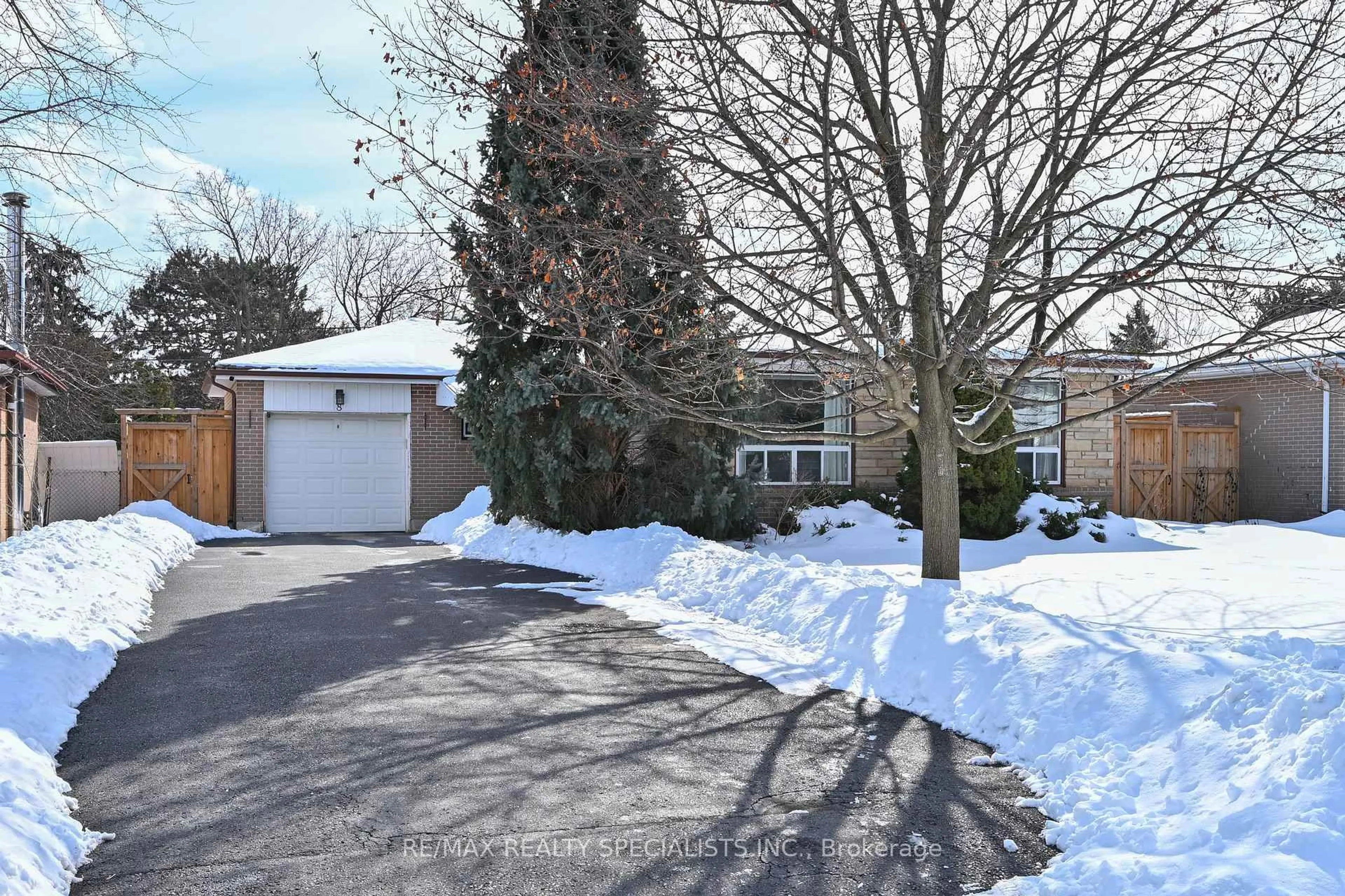 Unknown for 8 Beechwood Cres, Brampton Ontario L6T 1Y1