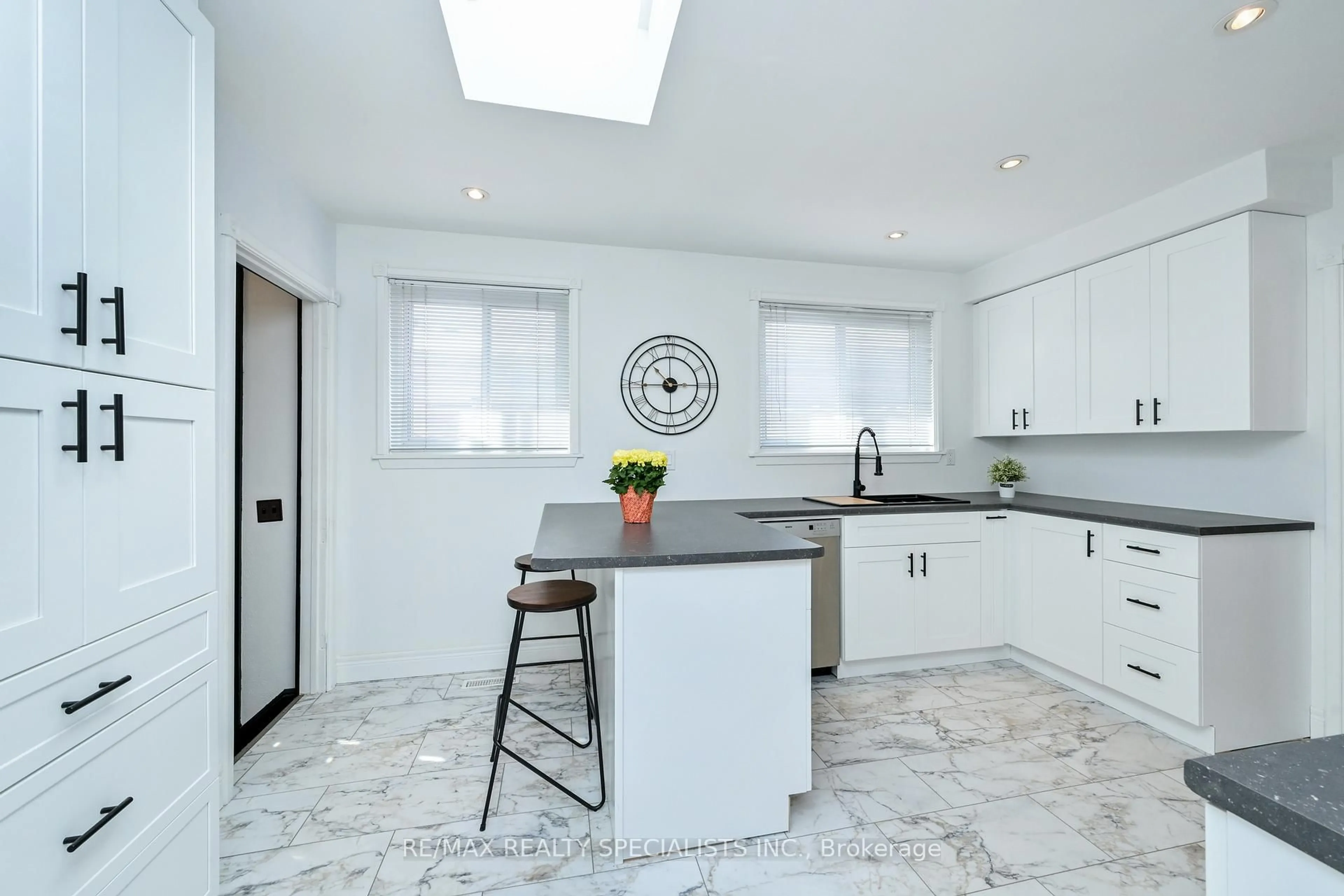 Contemporary kitchen, ceramic/tile floor for 8 Beechwood Cres, Brampton Ontario L6T 1Y1