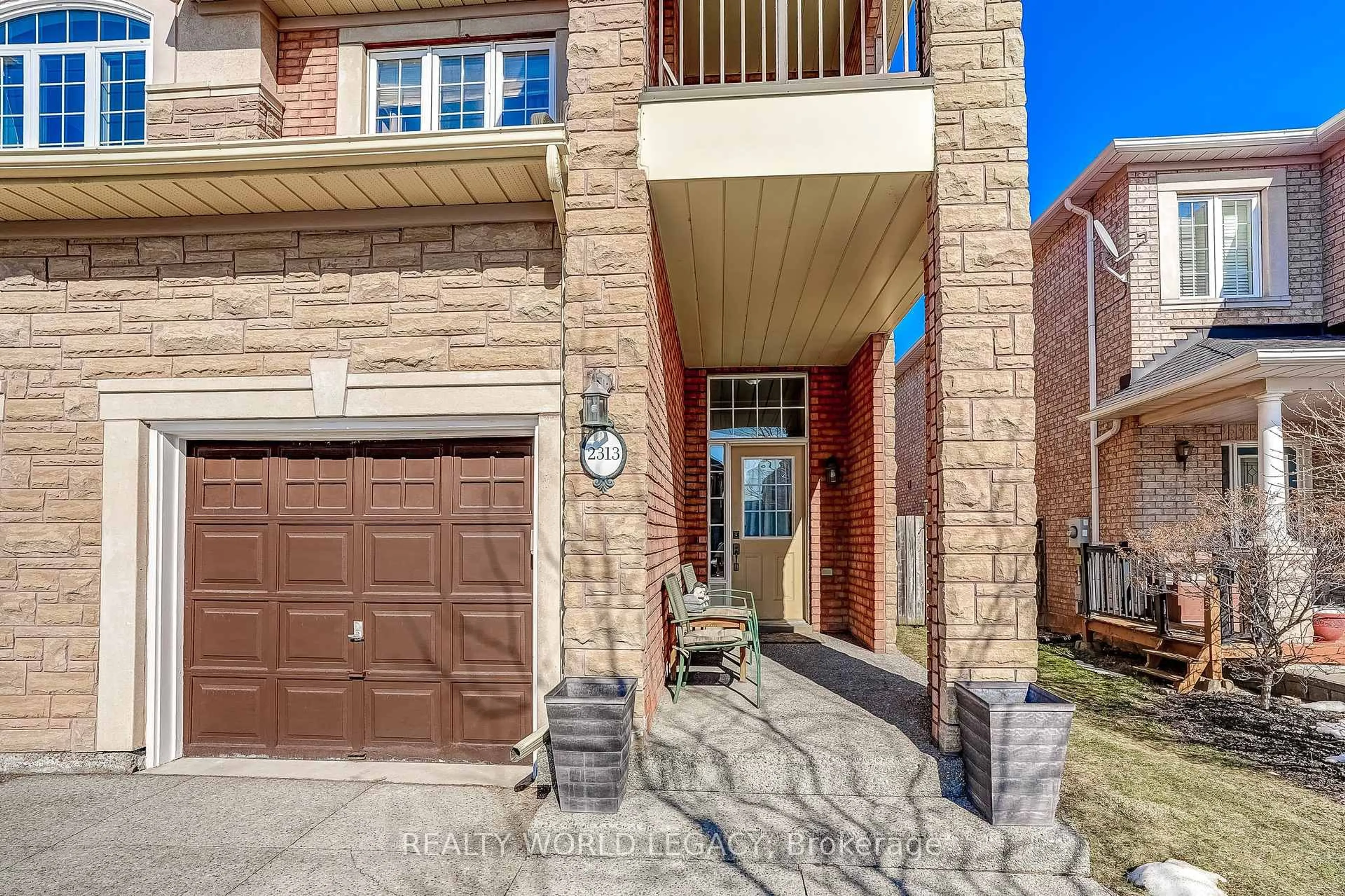Home with brick exterior material, street for 2313 Newcastle Cres, Oakville Ontario L6M 4P5