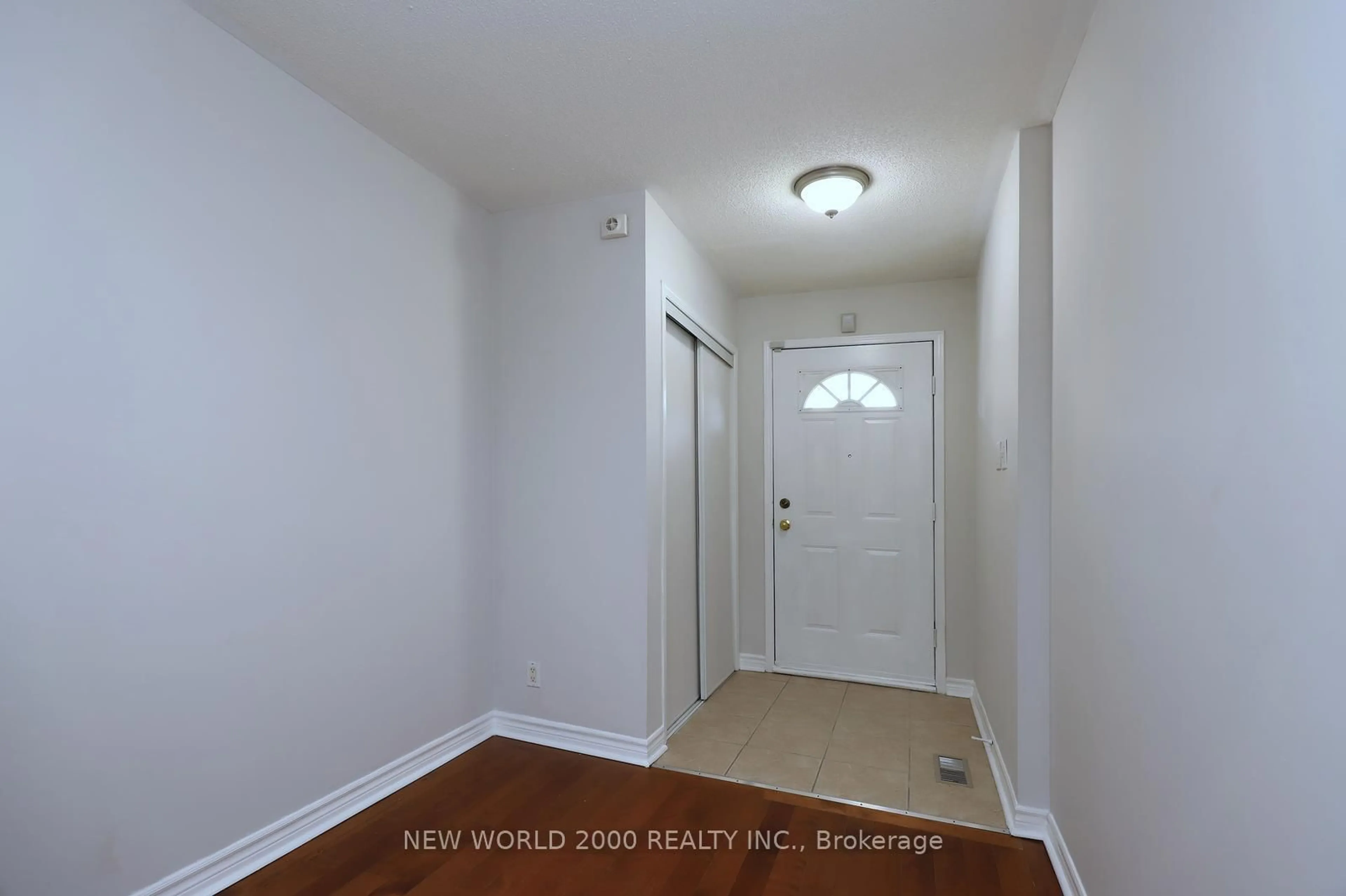 Indoor entryway for 5958 Greensboro Dr #21, Mississauga Ontario L5M 5Z9