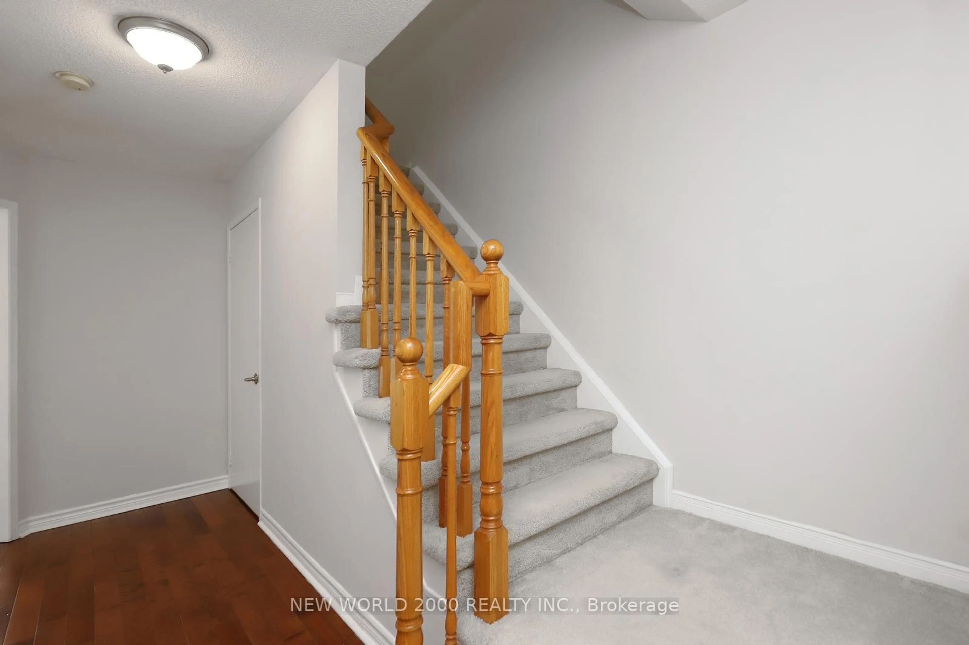 Stairs for 5958 Greensboro Dr #21, Mississauga Ontario L5M 5Z9