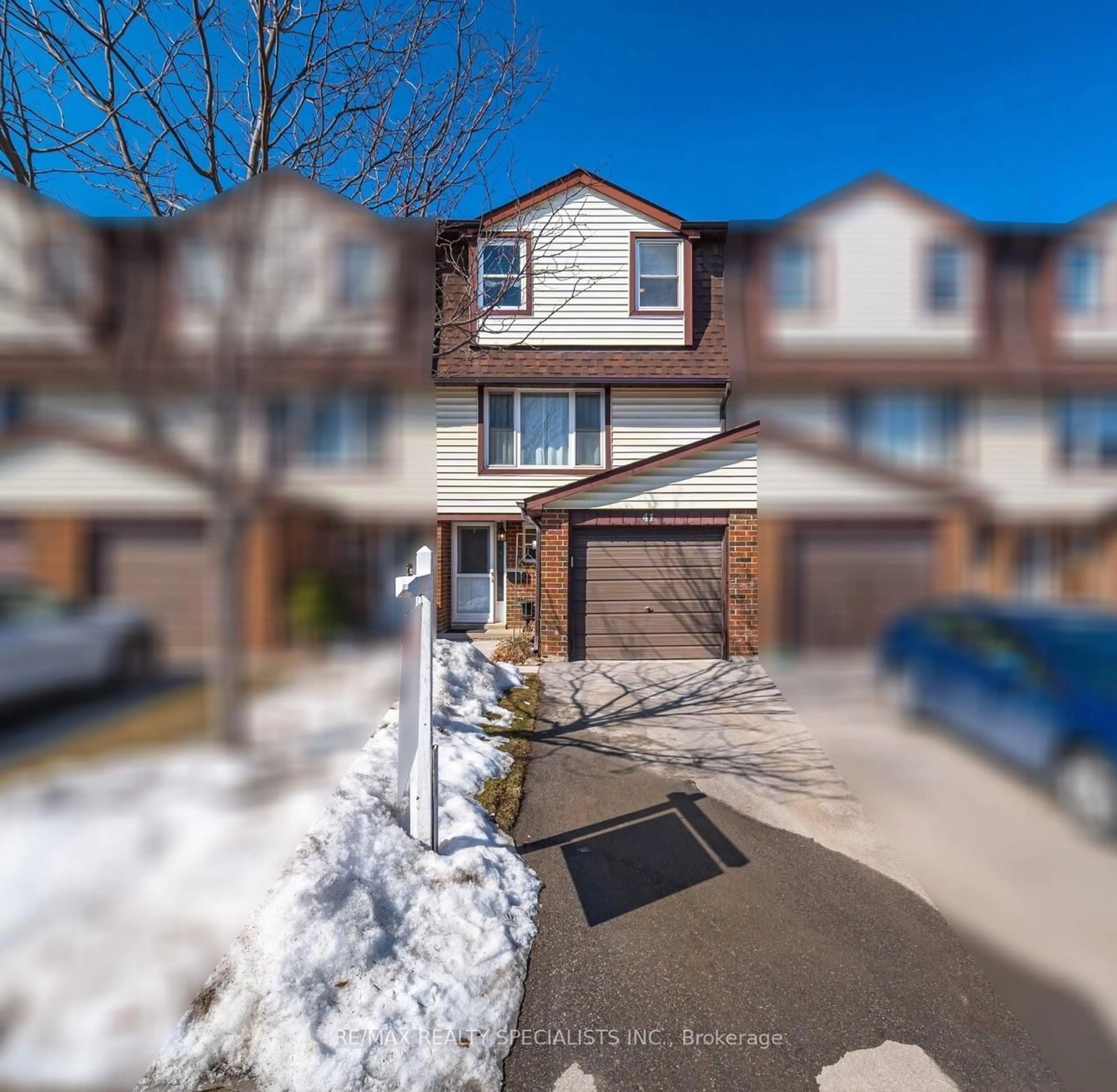 A pic from outside/outdoor area/front of a property/back of a property/a pic from drone, street for 371 Bronte St #41, Milton Ontario L9T 3K5