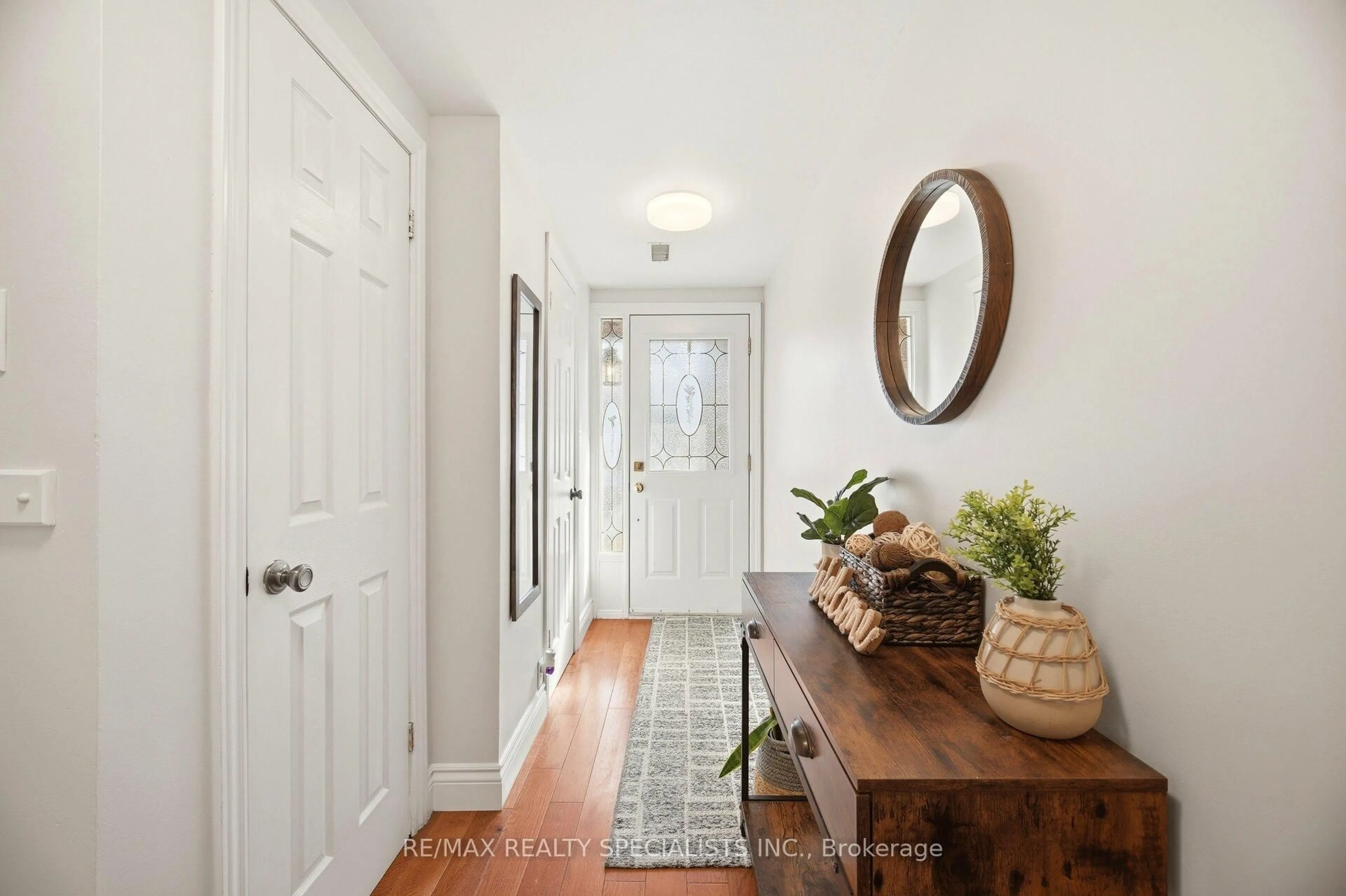 Indoor entryway for 371 Bronte St #41, Milton Ontario L9T 3K5