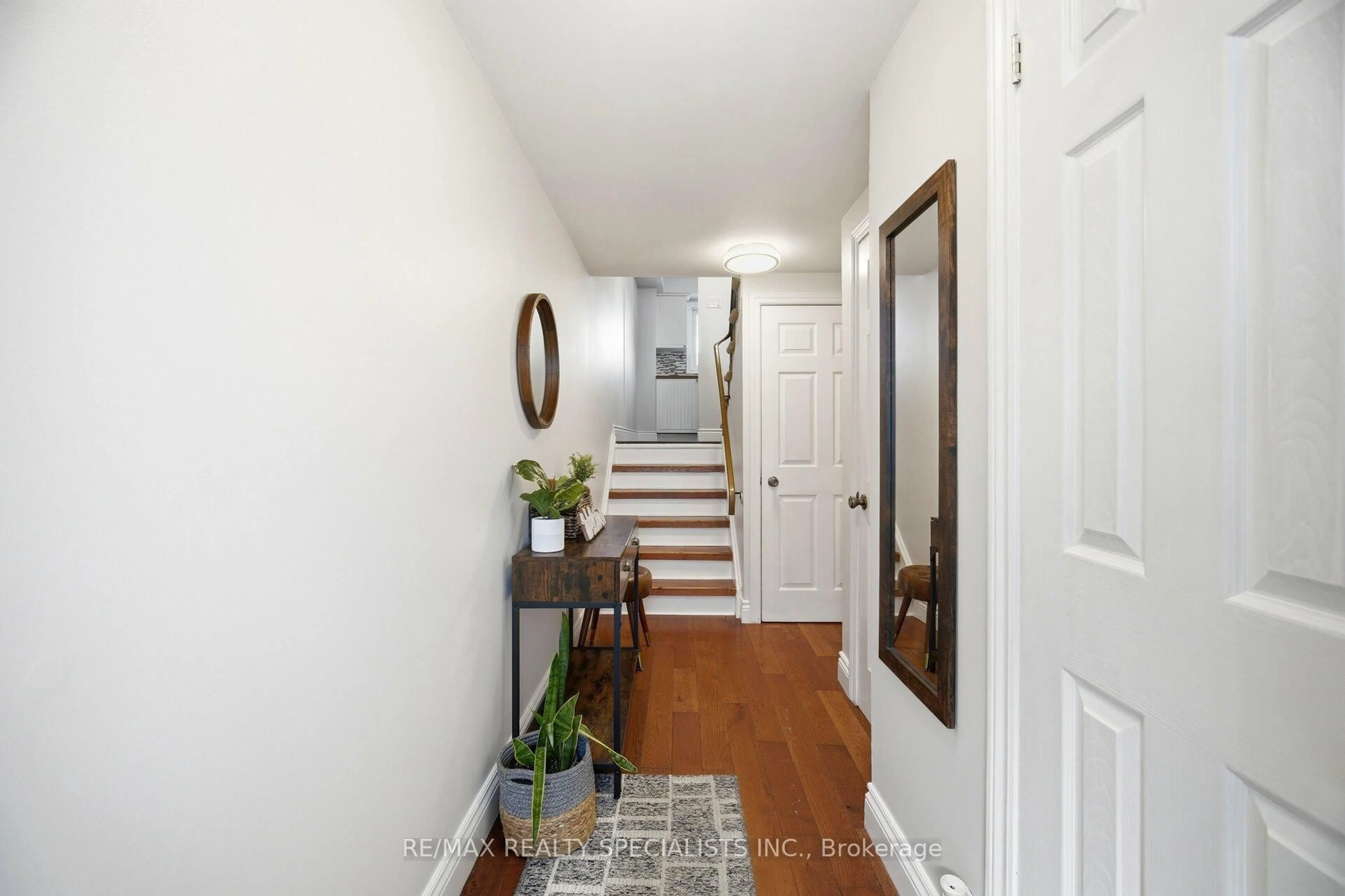 Indoor entryway for 371 Bronte St #41, Milton Ontario L9T 3K5
