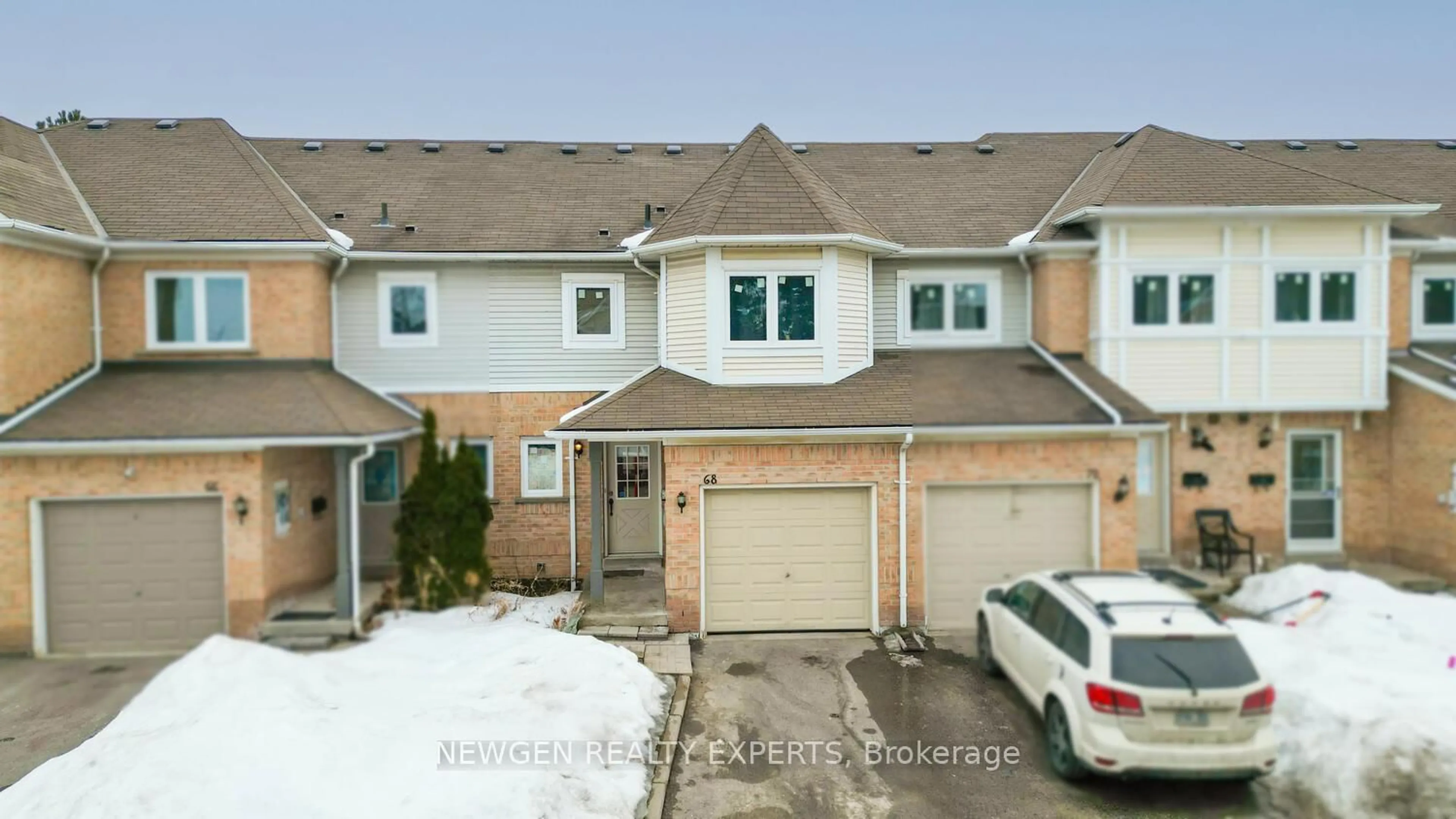 A pic from outside/outdoor area/front of a property/back of a property/a pic from drone, street for 68 Wickstead Crt, Brampton Ontario L6R 1N8