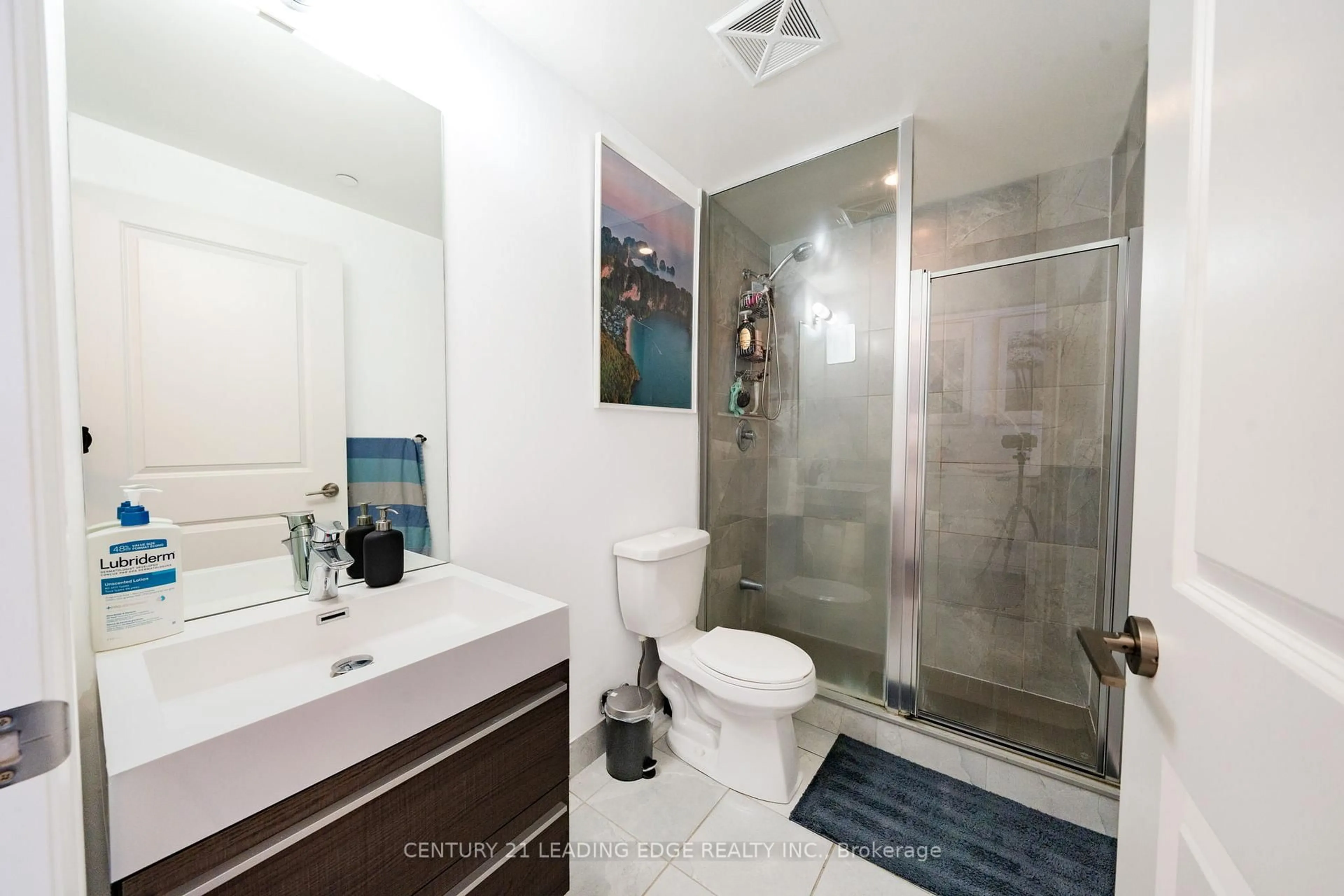 Contemporary bathroom, ceramic/tile floor for 15 Zorra St #1902, Toronto Ontario M8Z 0C1