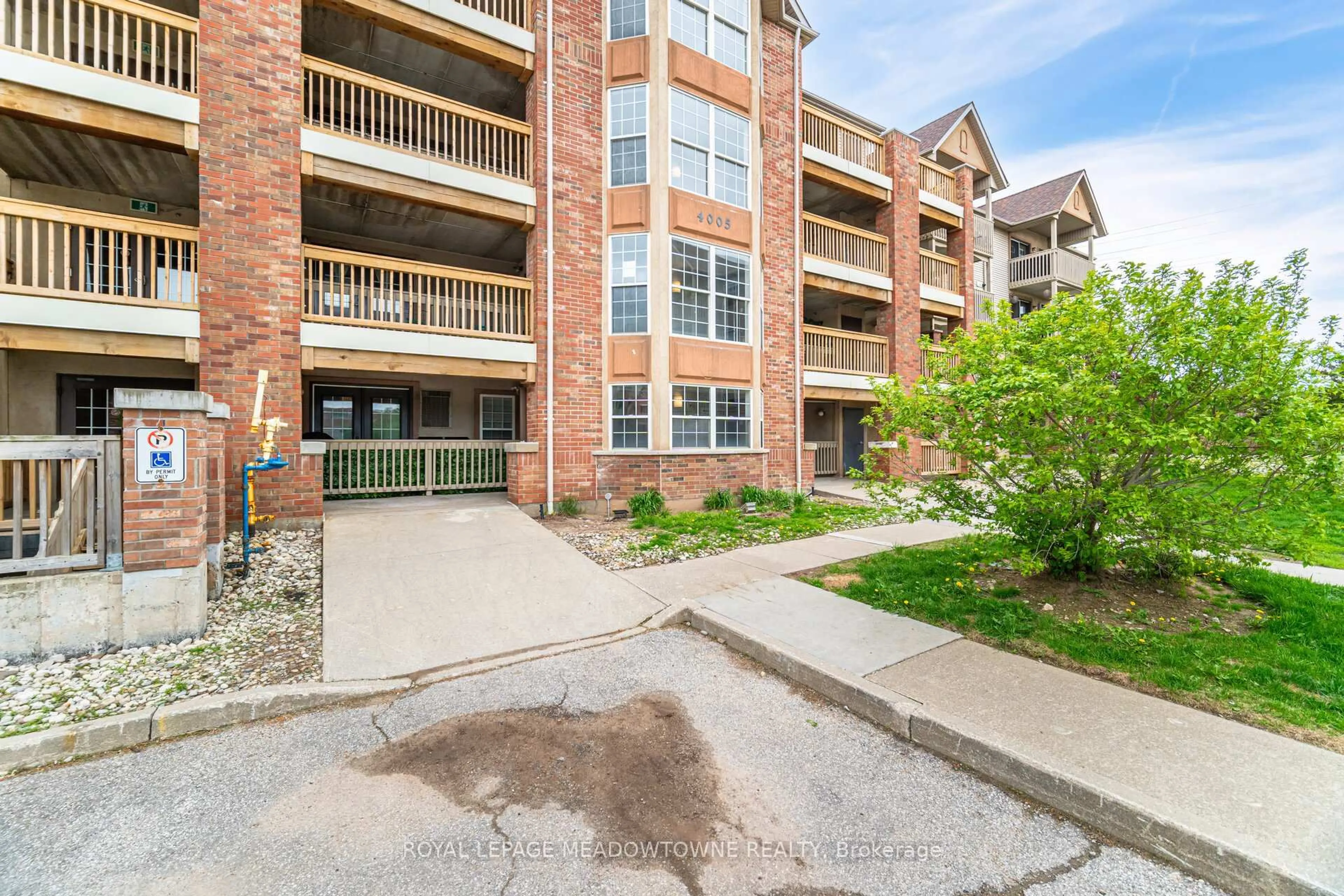 Patio, unknown for 4005 Kilmer Dr ##209, Burlington Ontario L7M 4M2