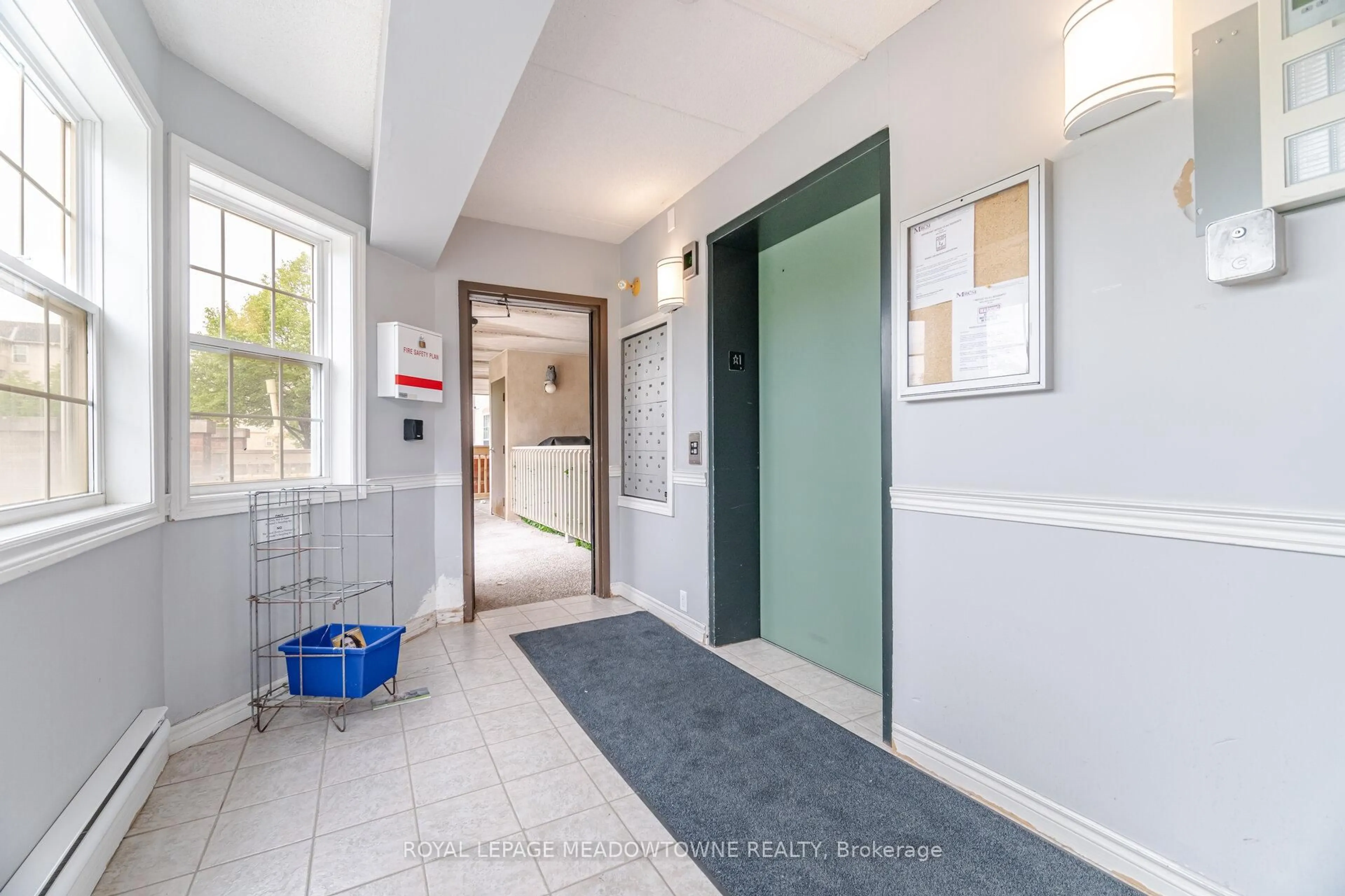 Indoor entryway for 4005 Kilmer Dr ##209, Burlington Ontario L7M 4M2